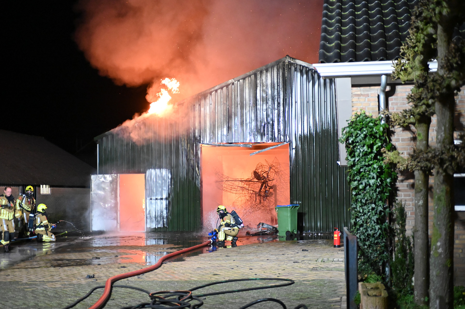 Grote brand verwoest loods