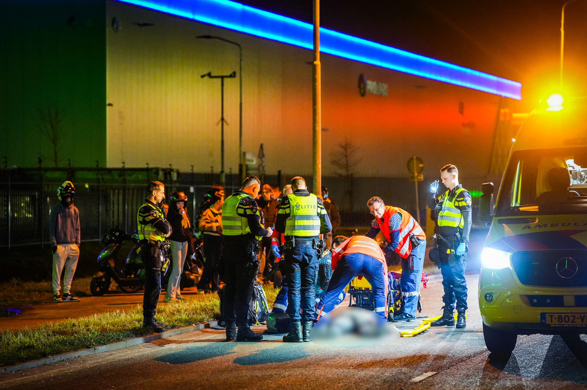 Jongen zwaargewond na botsing tijdens scootermeeting