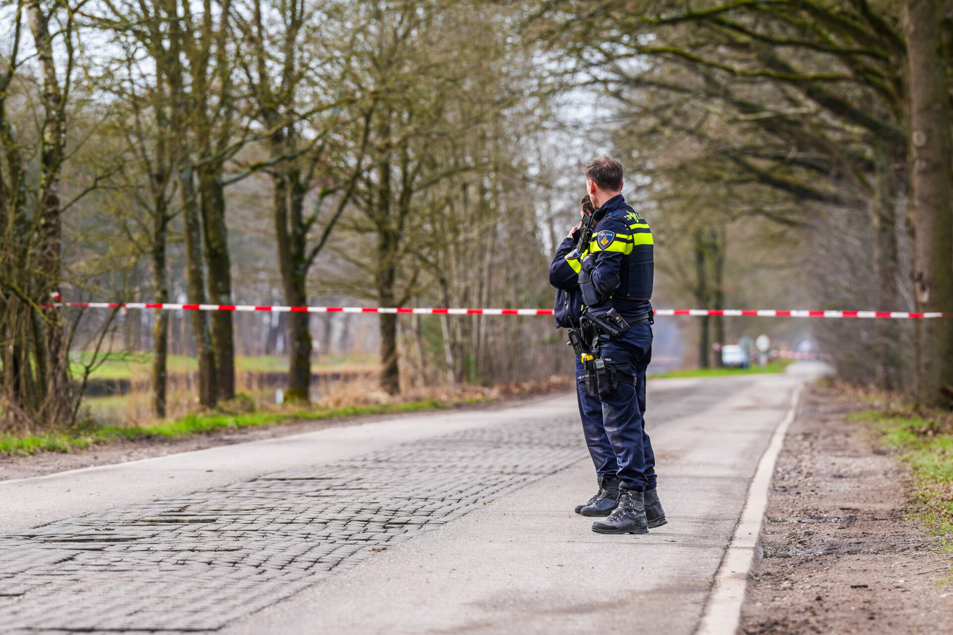 Overleden persoon aangetroffen in kanaal, omgeving afgezet