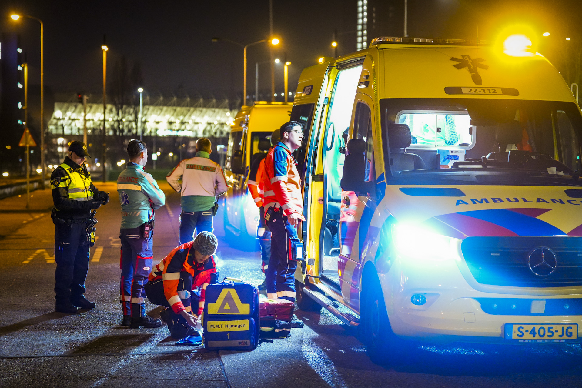 Zwaargewonde motorrijder aangetroffen, slachtoffer met spoed naar ziekenhuis
