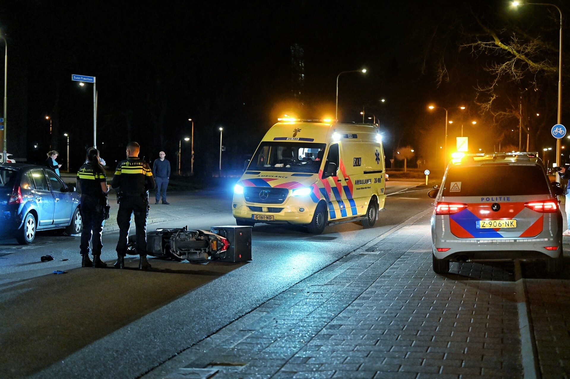 Bestuurder van bezorgscooter gewond na botsing met auto