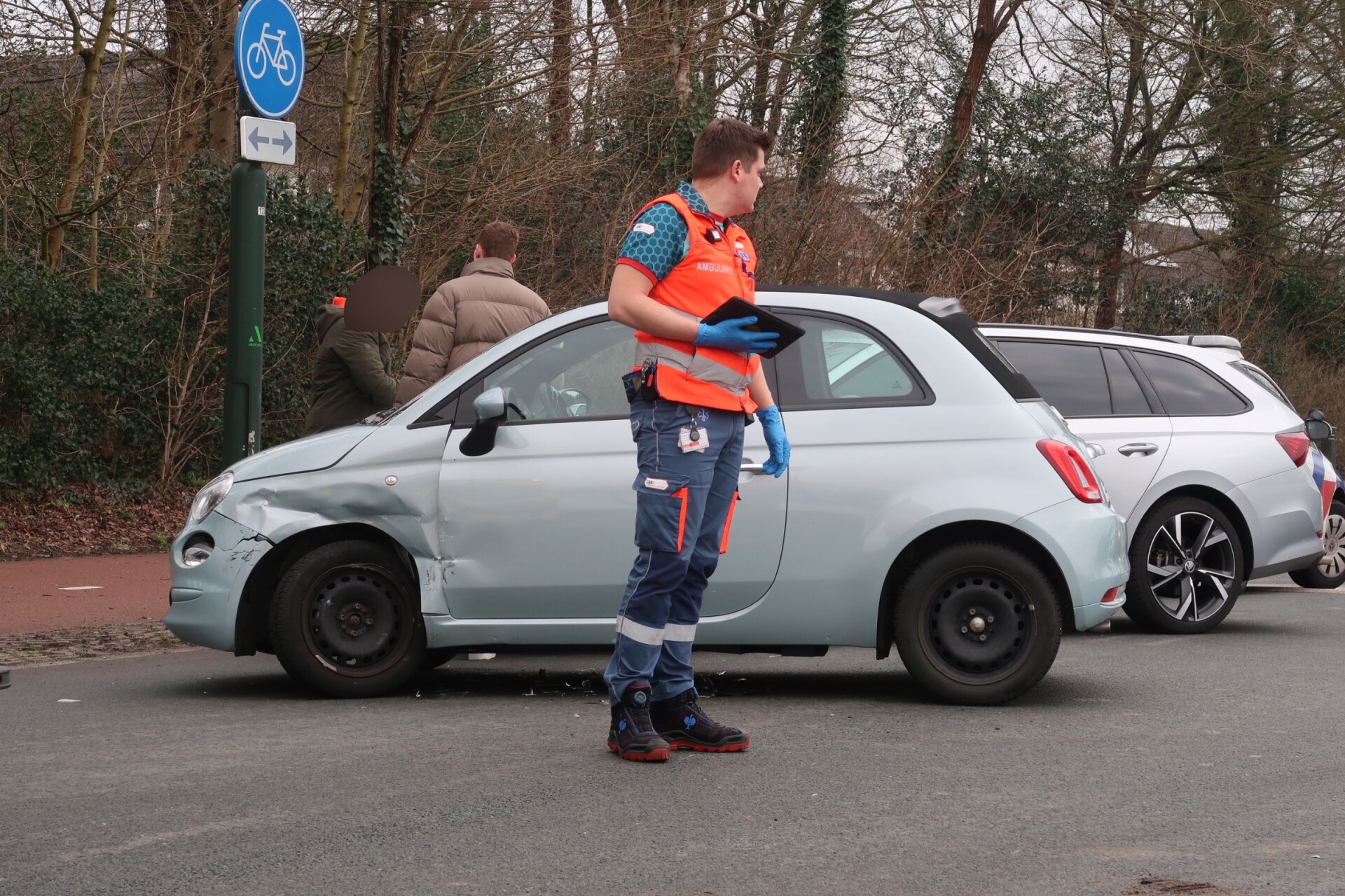 Vrouw gewond naar het ziekenhuis na botsing