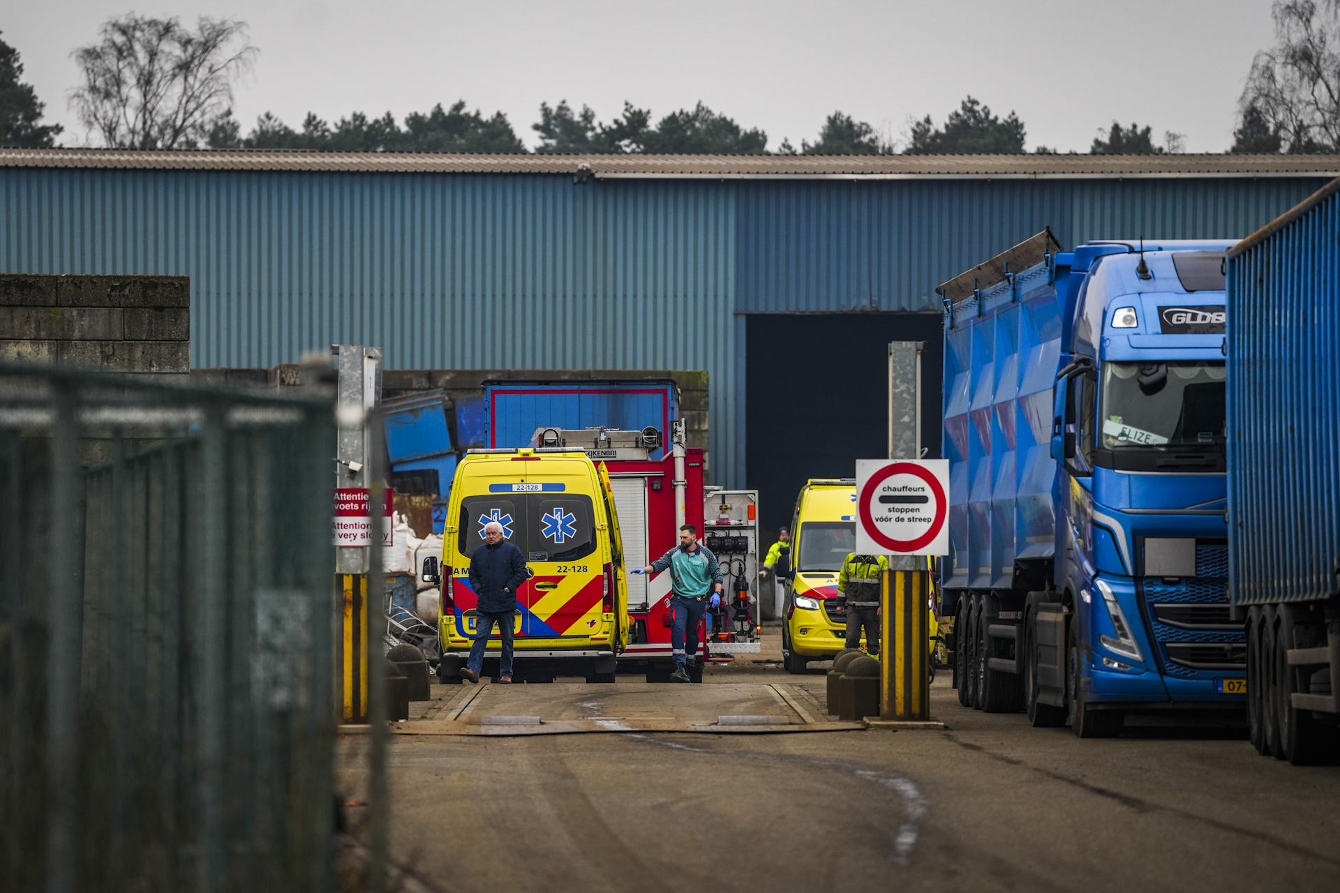 Man overreden door vrachtwagen, slachtoffer zwaargewond