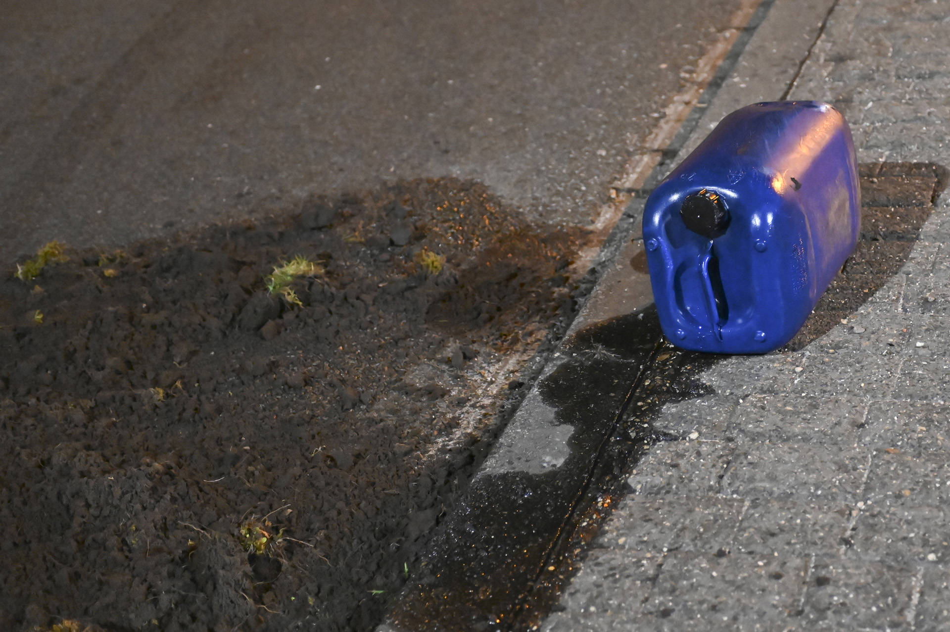 Lekkend vat zorgt voor wegafsluiting