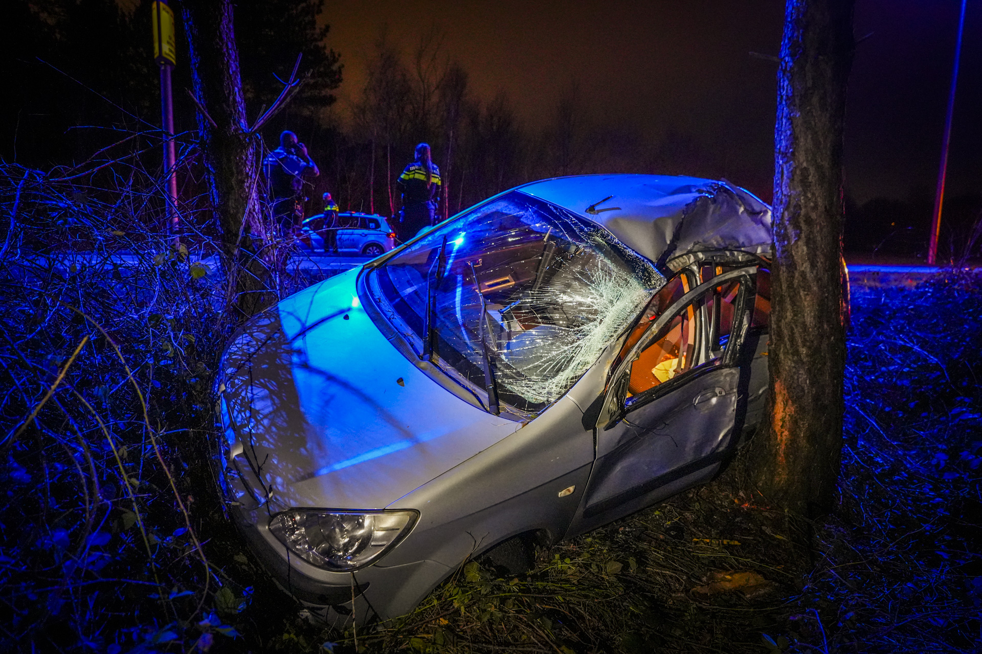 Automobilist bekneld na ongeluk, hulpdiensten rukken massaal uit