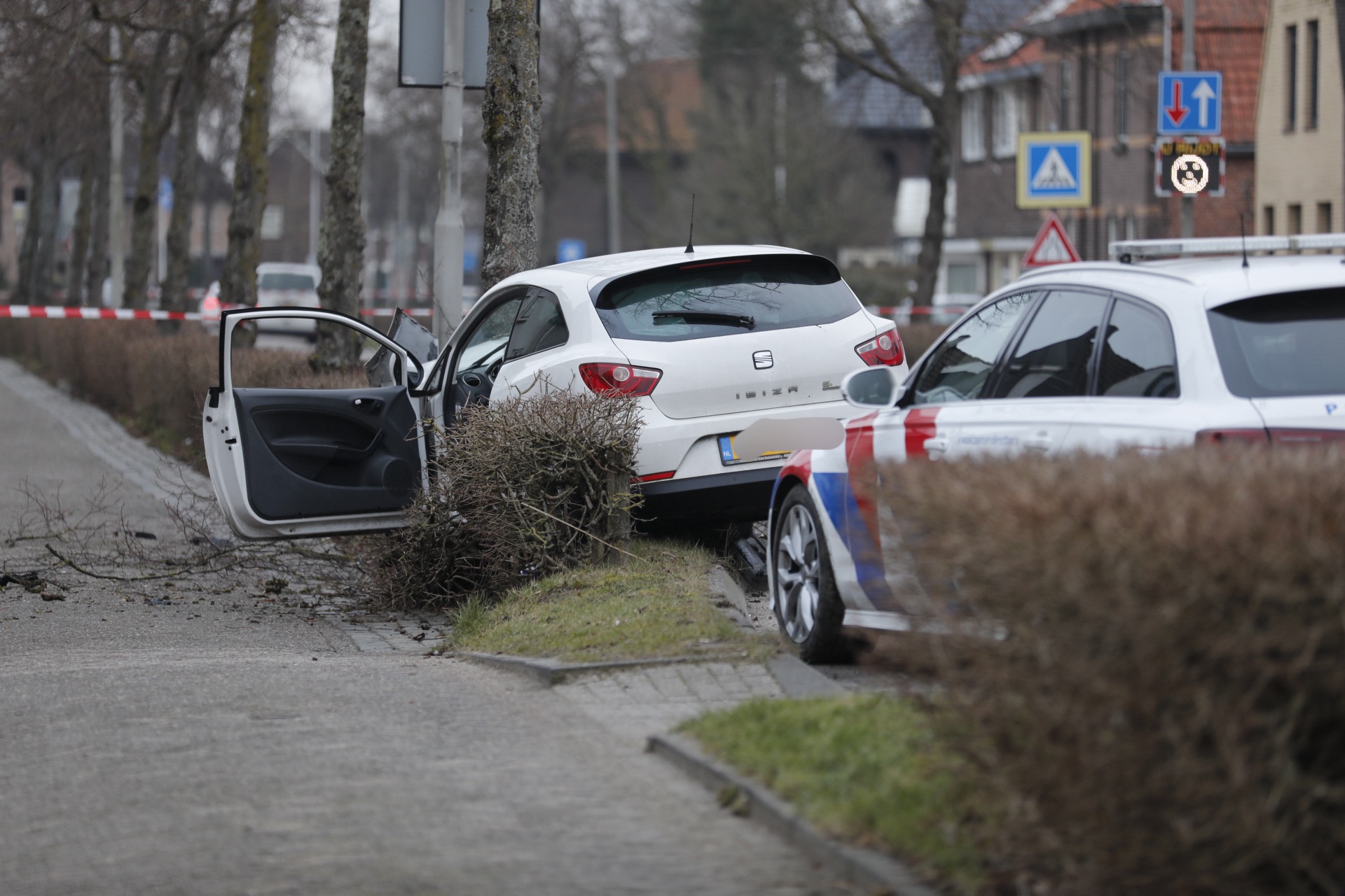 Bestuurder gecrasht na grote politieachtervolging