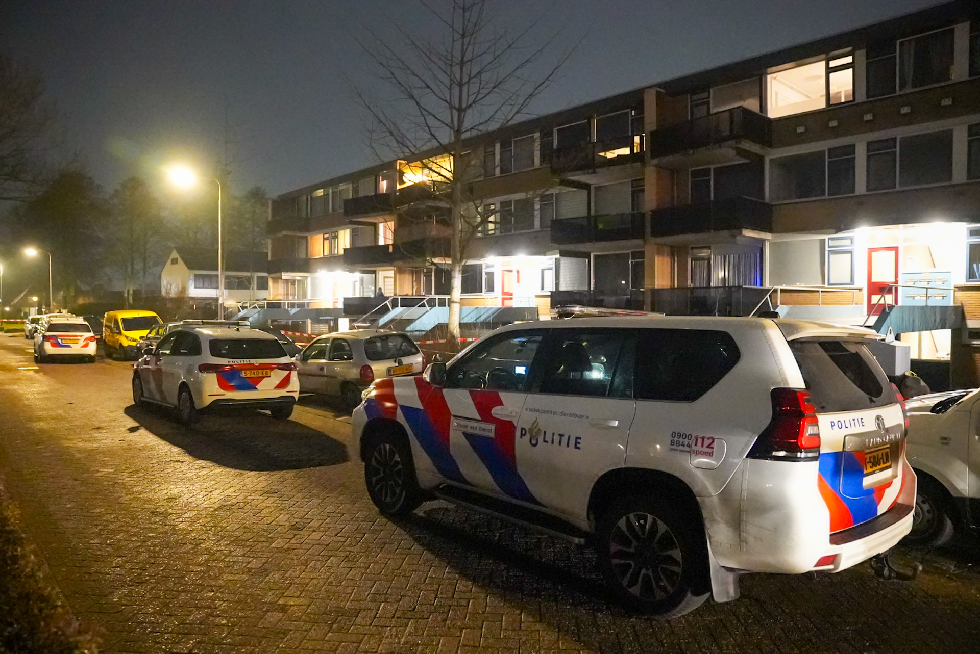 Dode bij schietpartij, politie groots aanwezig