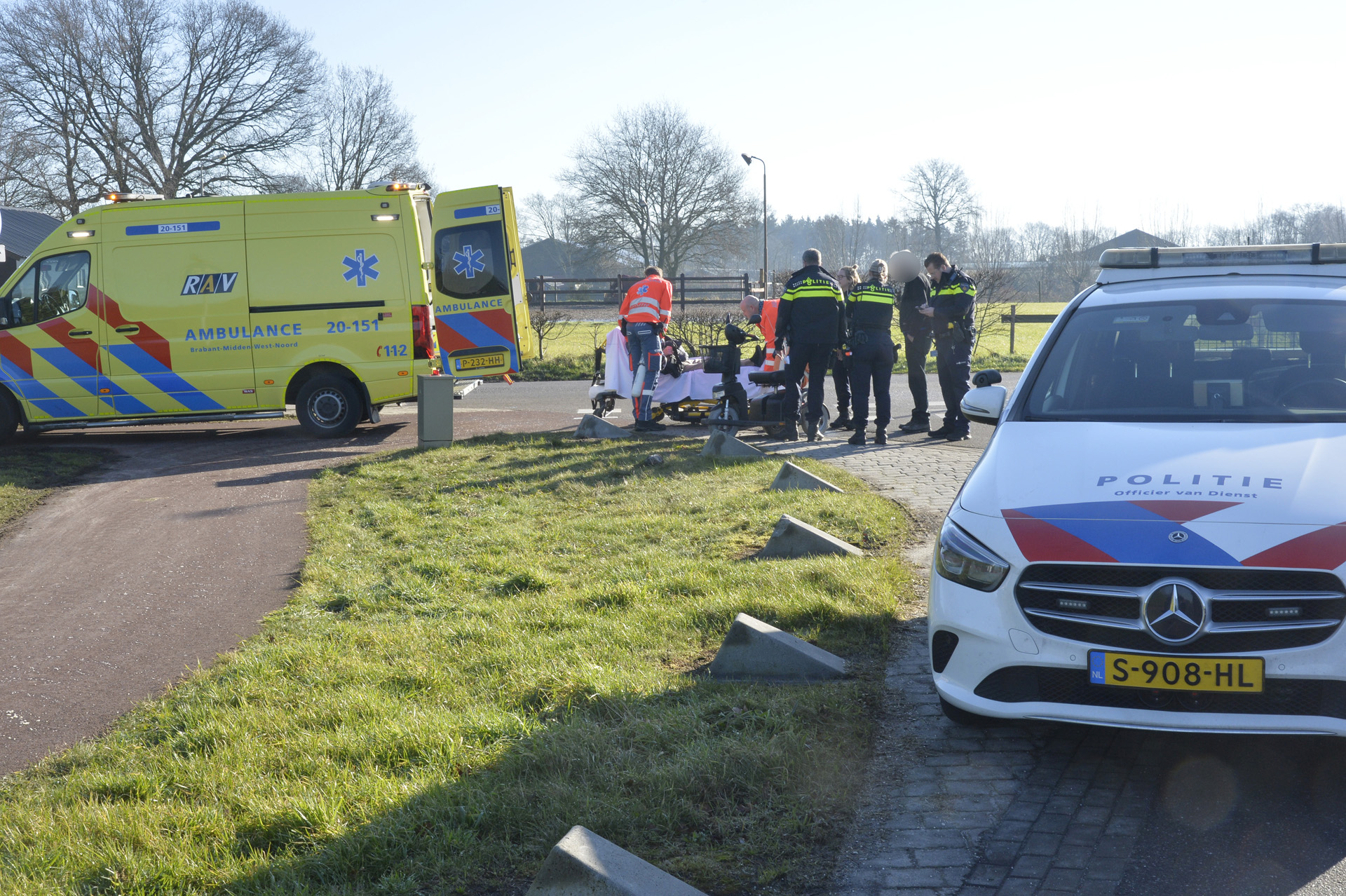 Man op scootmobiel aangereden op kruising door auto