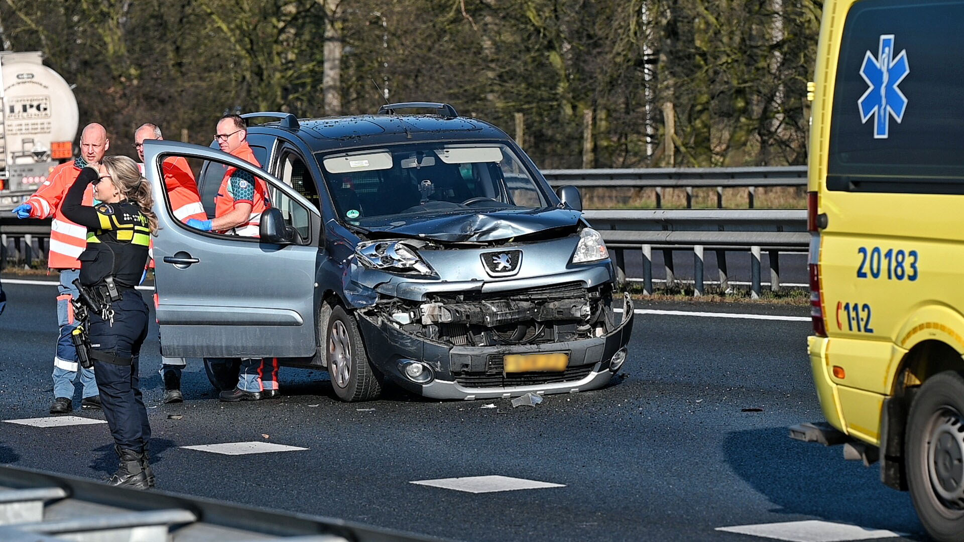 A58 deels dicht door ongeval, hulpdiensten met spoed ter plaatse