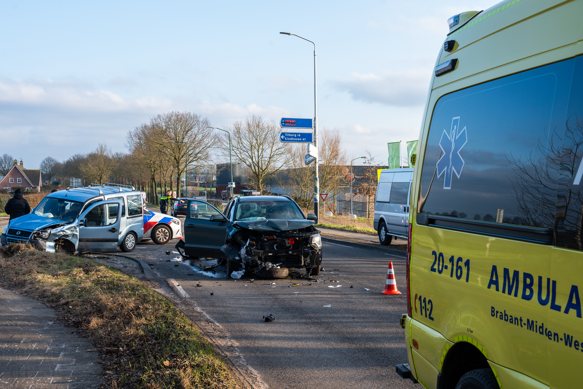 Gewonde en ravage bij botsing bij afrit A58