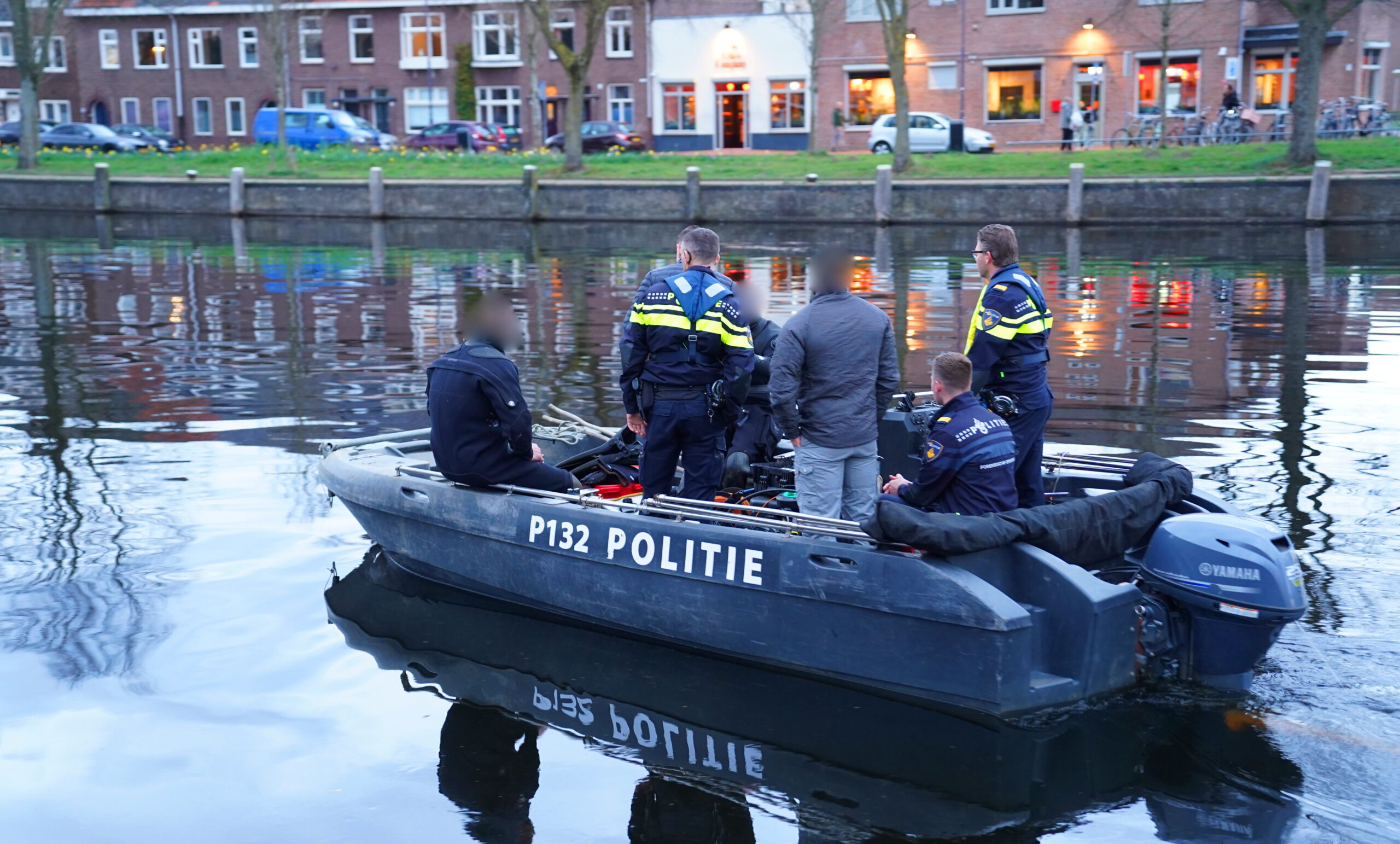 Dode vrouw aangetroffen in water