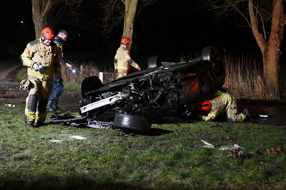 Ravage door ongeval, bestuurder gewond naar ziekenhuis