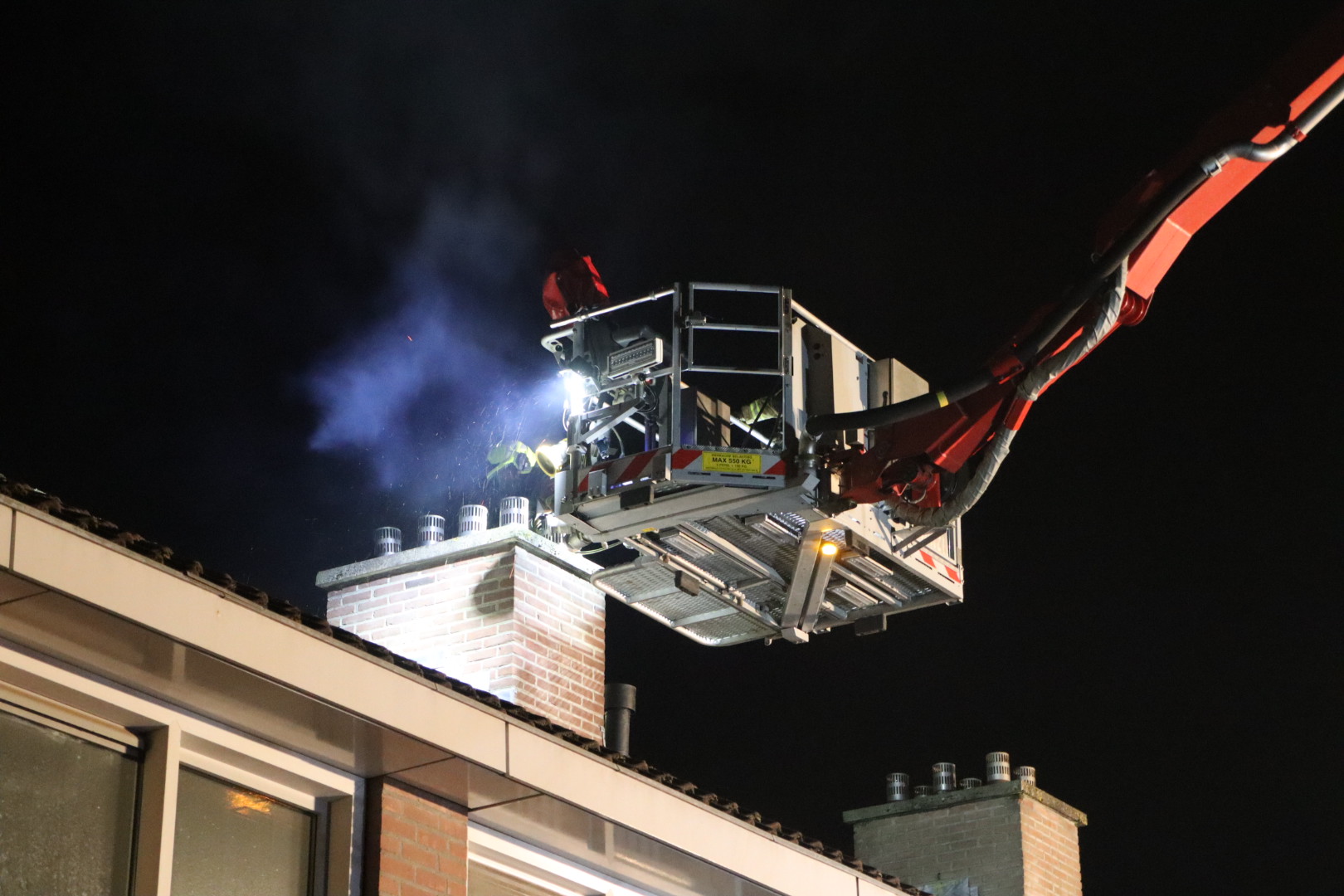 Veel rookontwikkeling door schoorsteenbrand