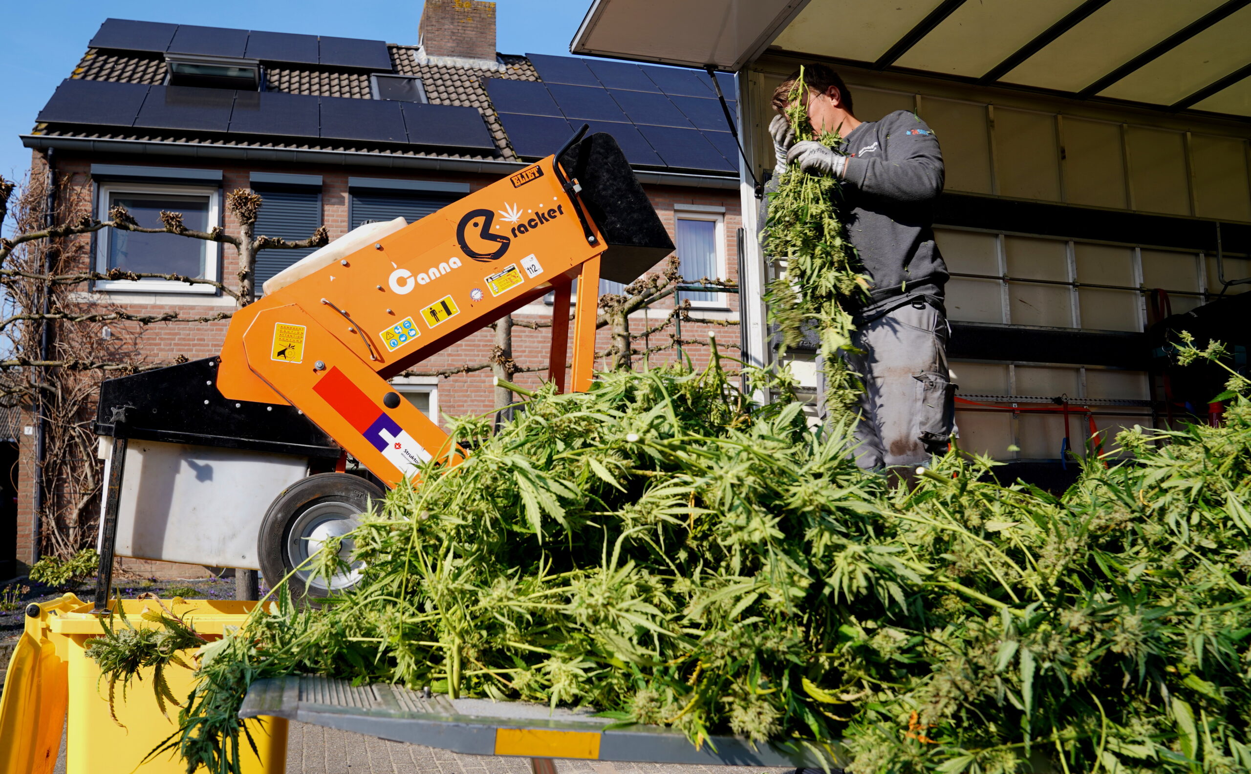 Man opgepakt na vondst hennepkwekerij in woning