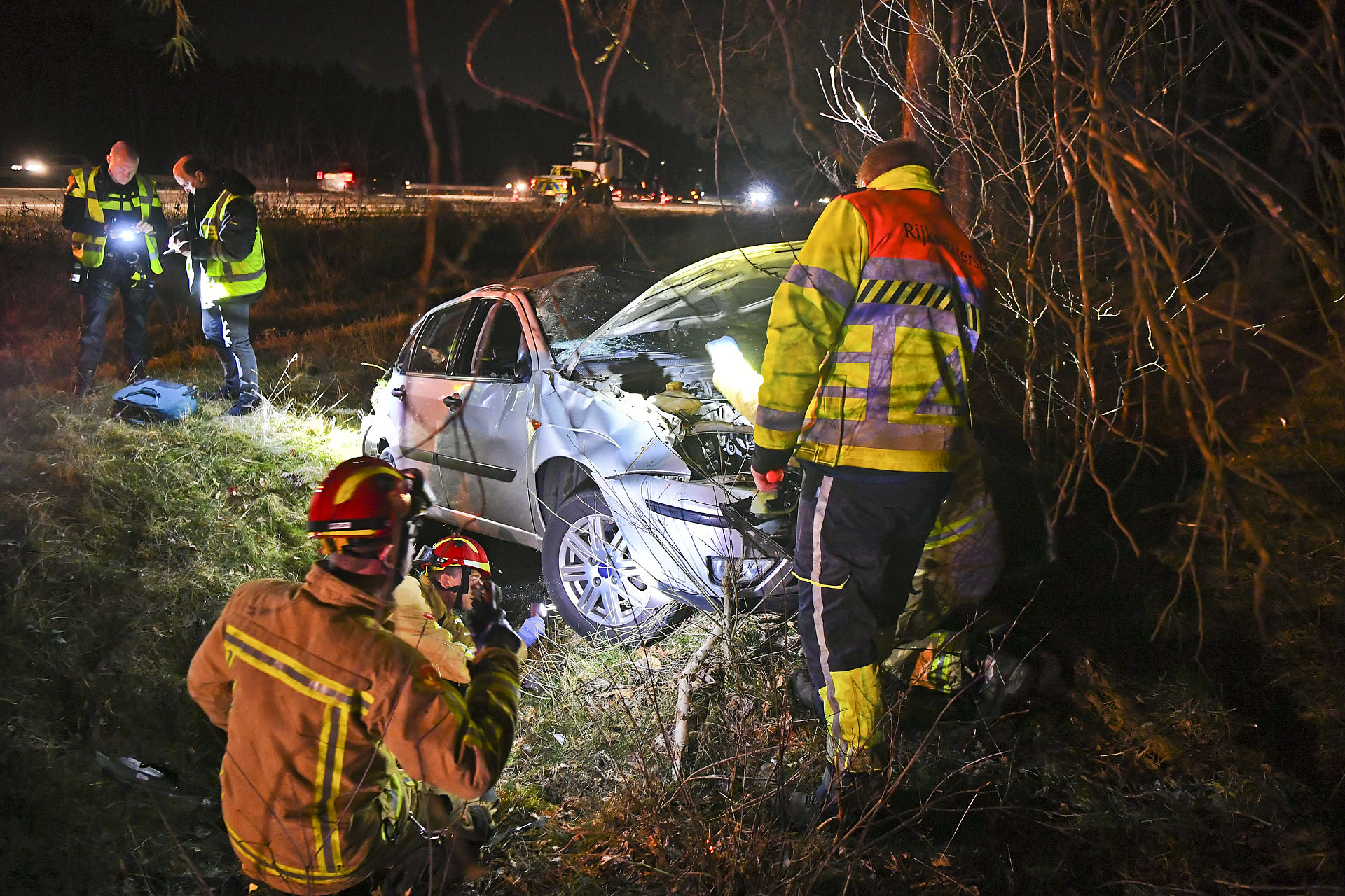 Onwel geworden automobilist raakt van de weg