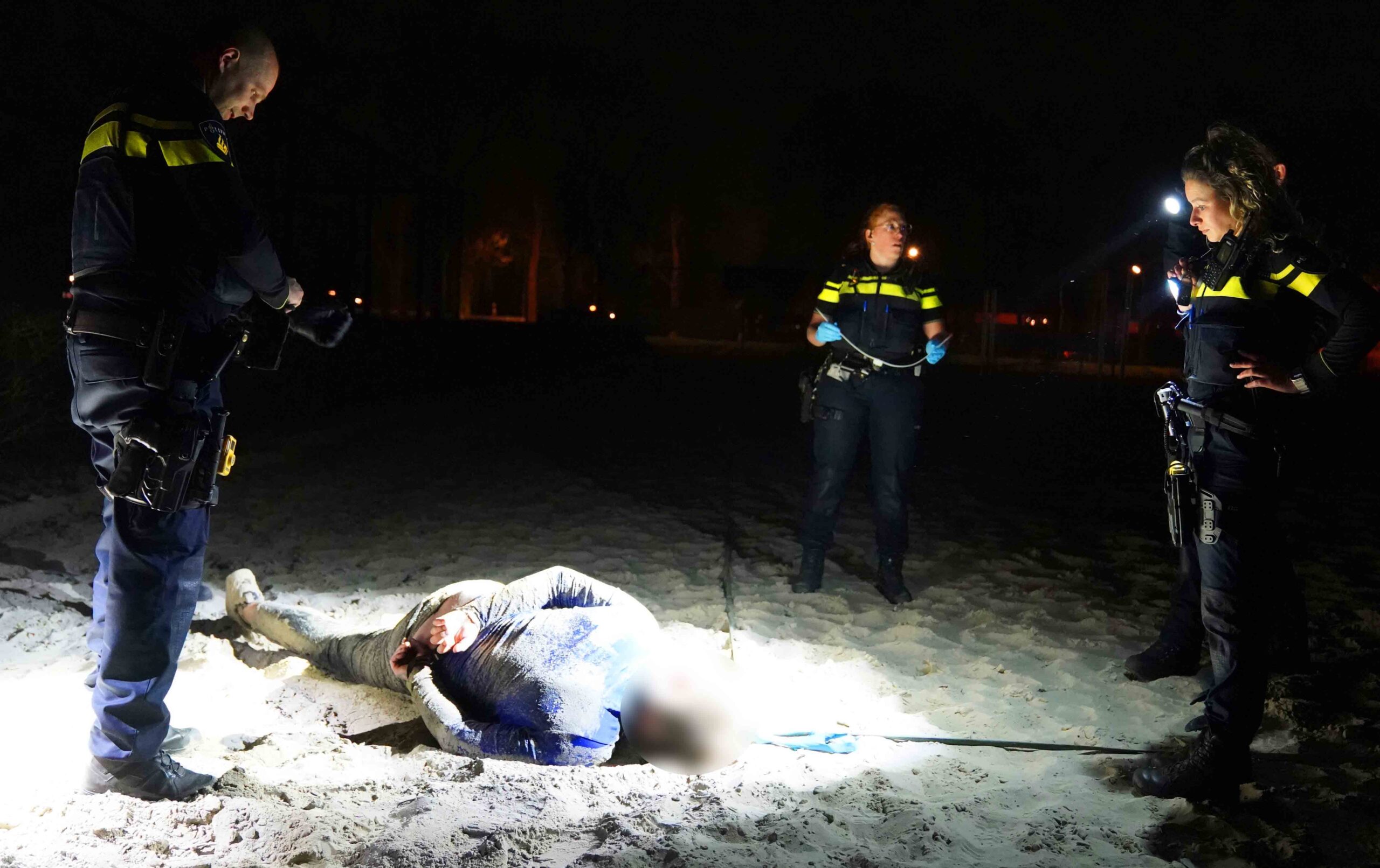 Auto te water, bestuurder aangehouden na vluchtpoging