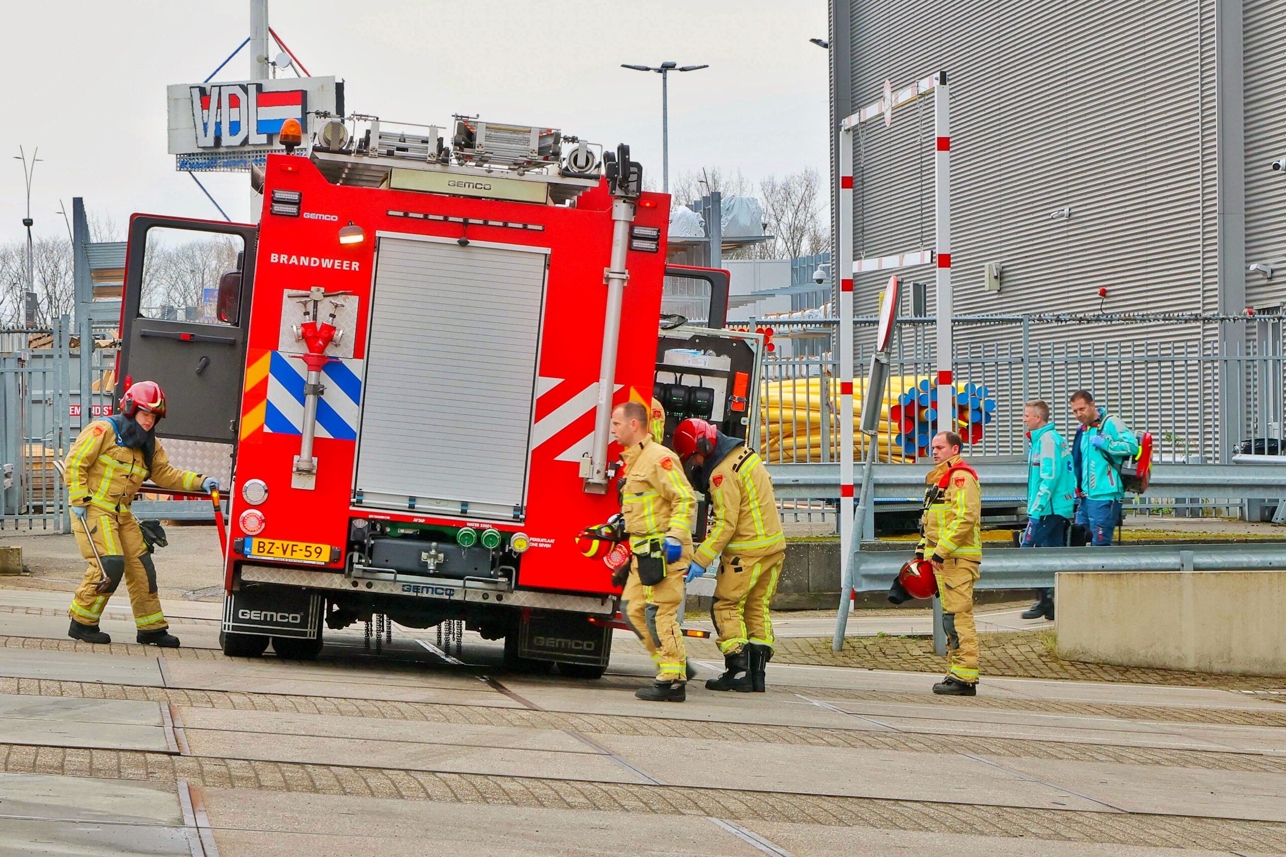 Medewerkster Enexis raakt met hand bekneld