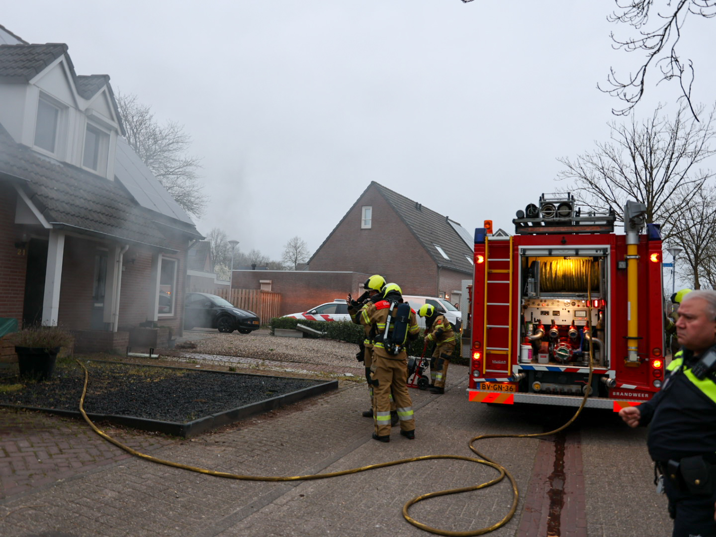 Man en kinderen gewond bij woningbrand