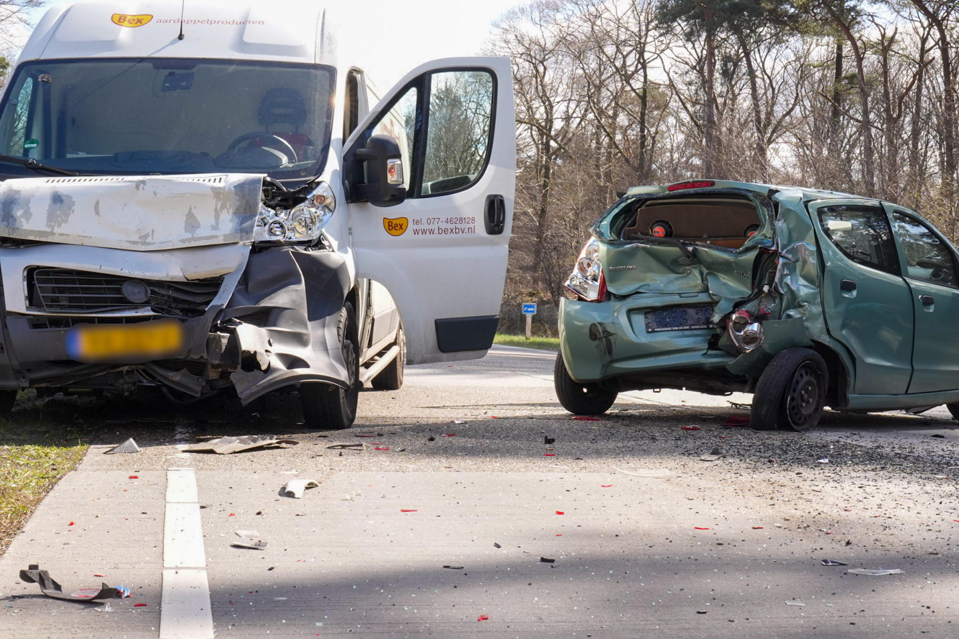 Zware aanrijding met vier voertuigen zorgt voor afsluiting N270 in beide richtingen