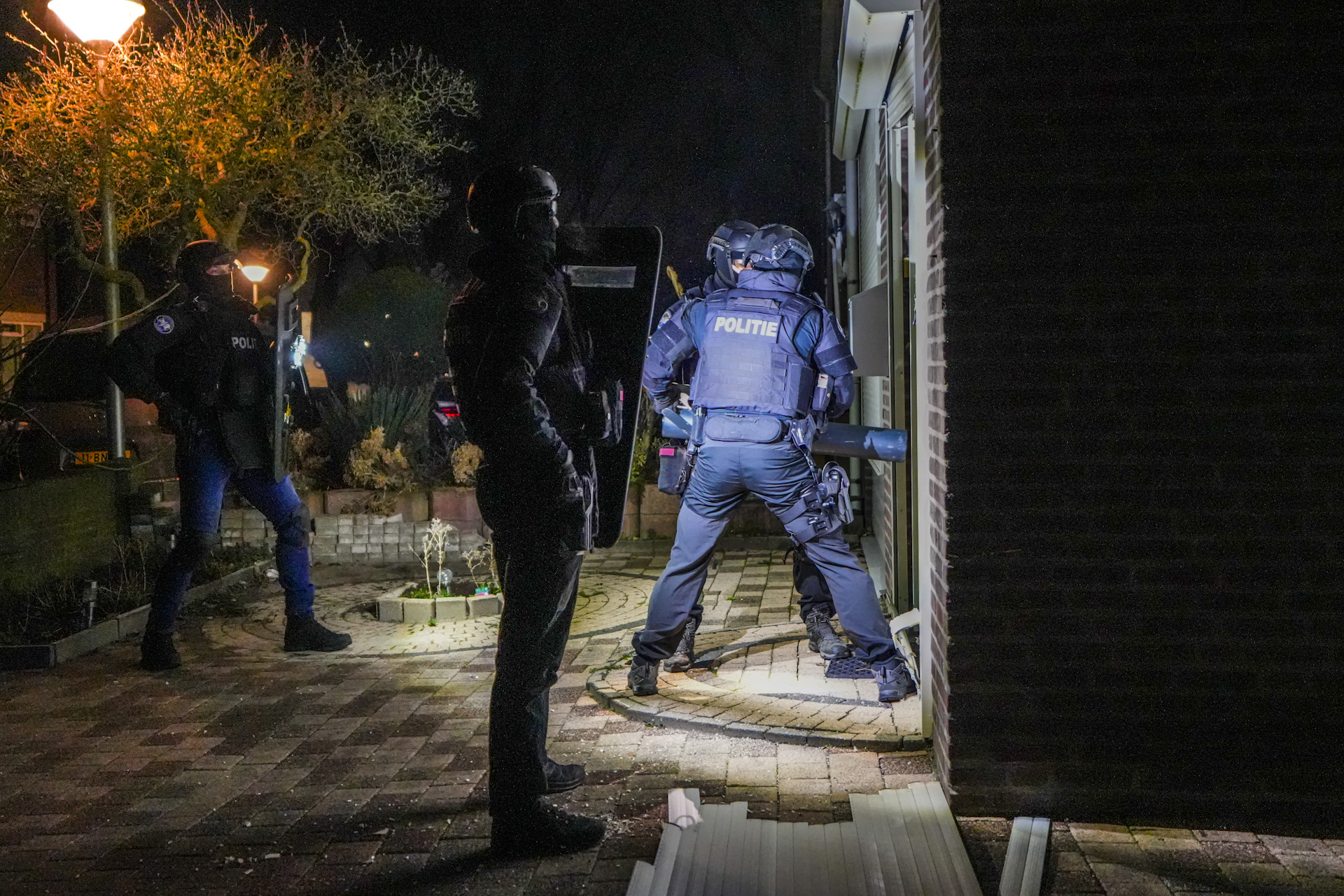 [FOTOSERIE] Meerdere arrestaties en invallen bij grootschalige politieactie