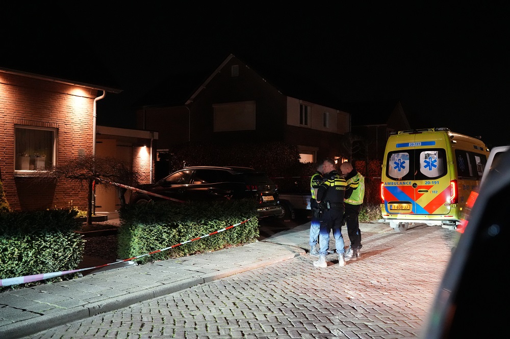 Man (59) zwaargewond bij steekpartij, verdachte (52) aangehouden