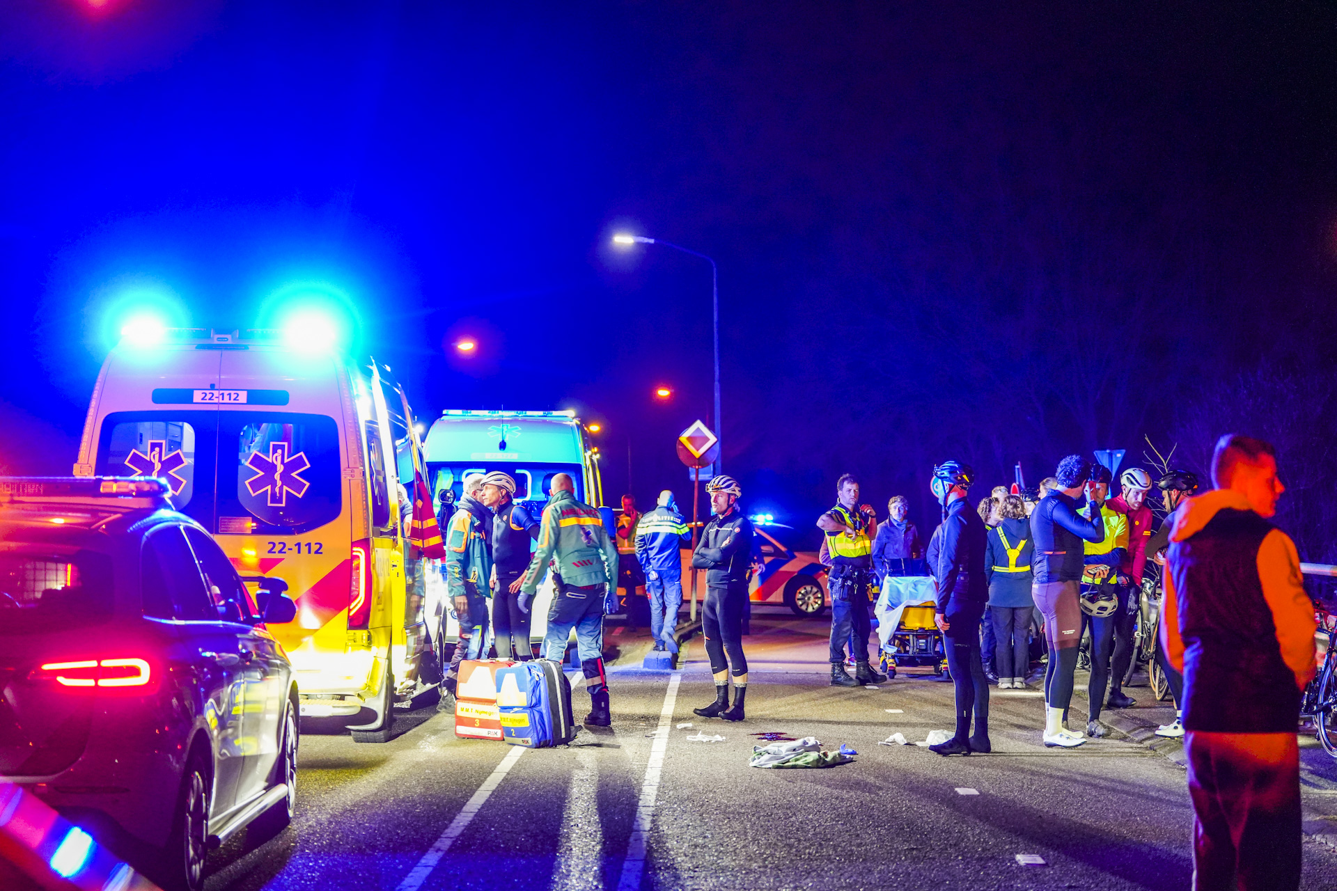 Wielrenner en fietser zwaargewond door botsing