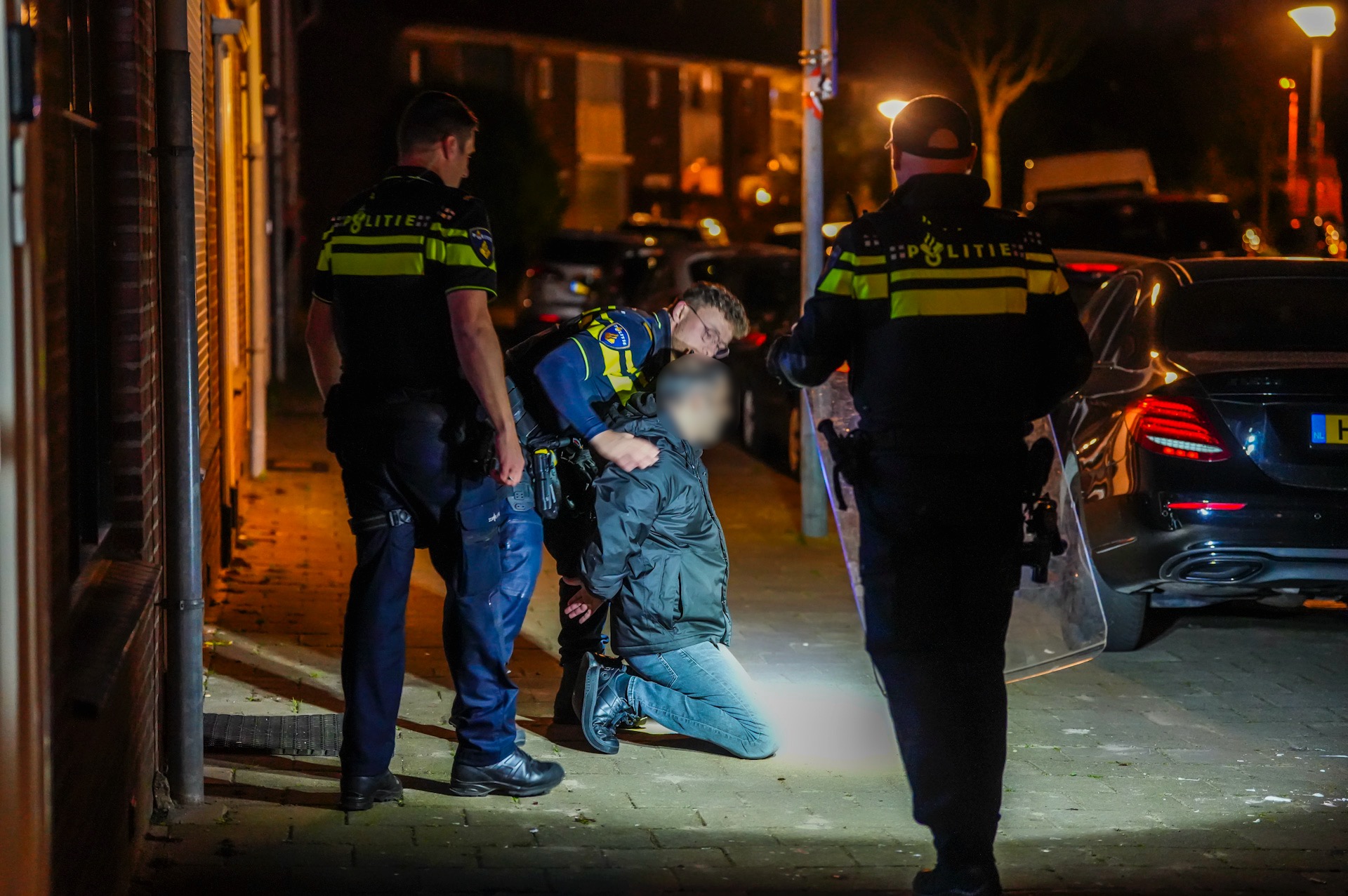 Man gewond na steekpartij, klopjacht naar verdachte