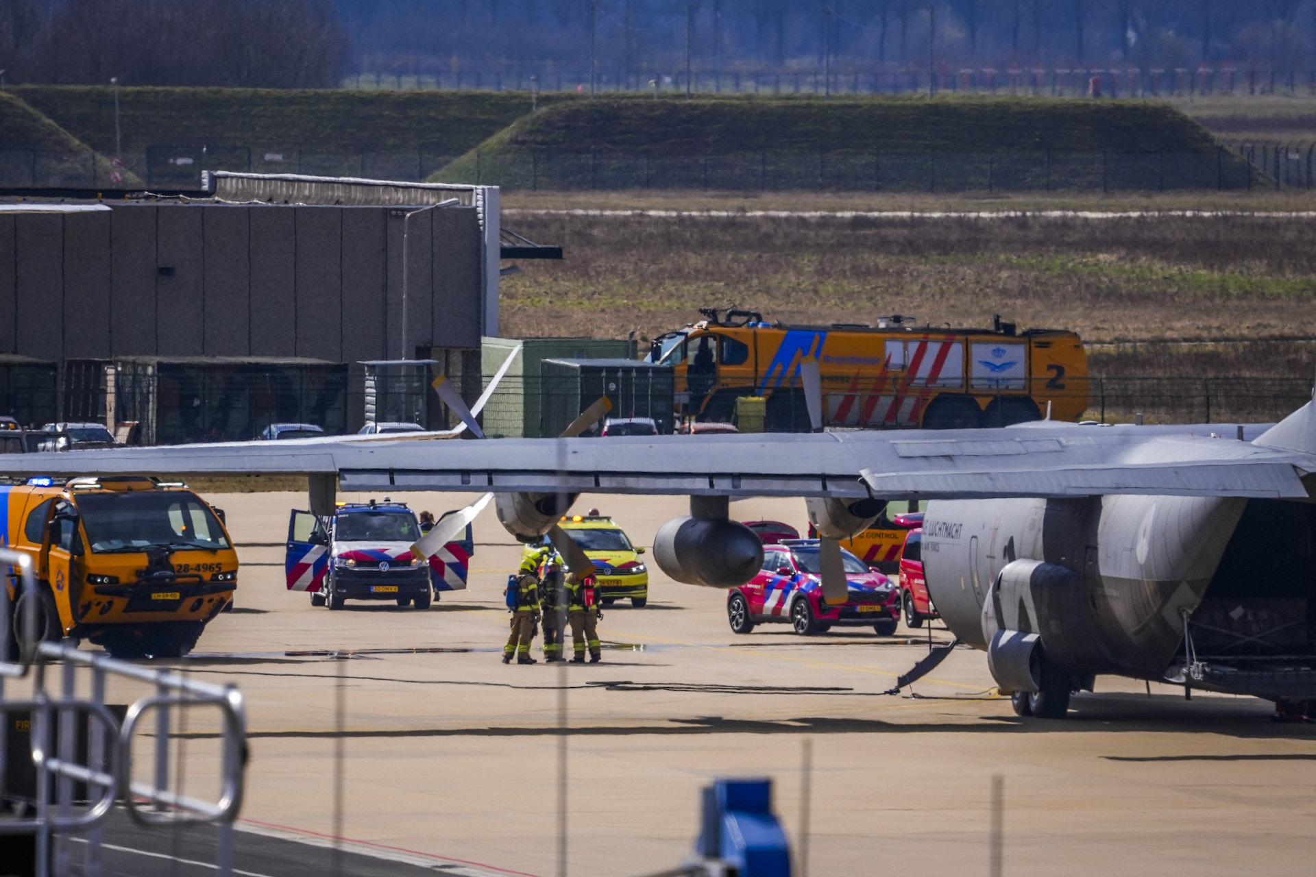 Rookontwikkeling bij militair-vliegtuig op vliegbasis
