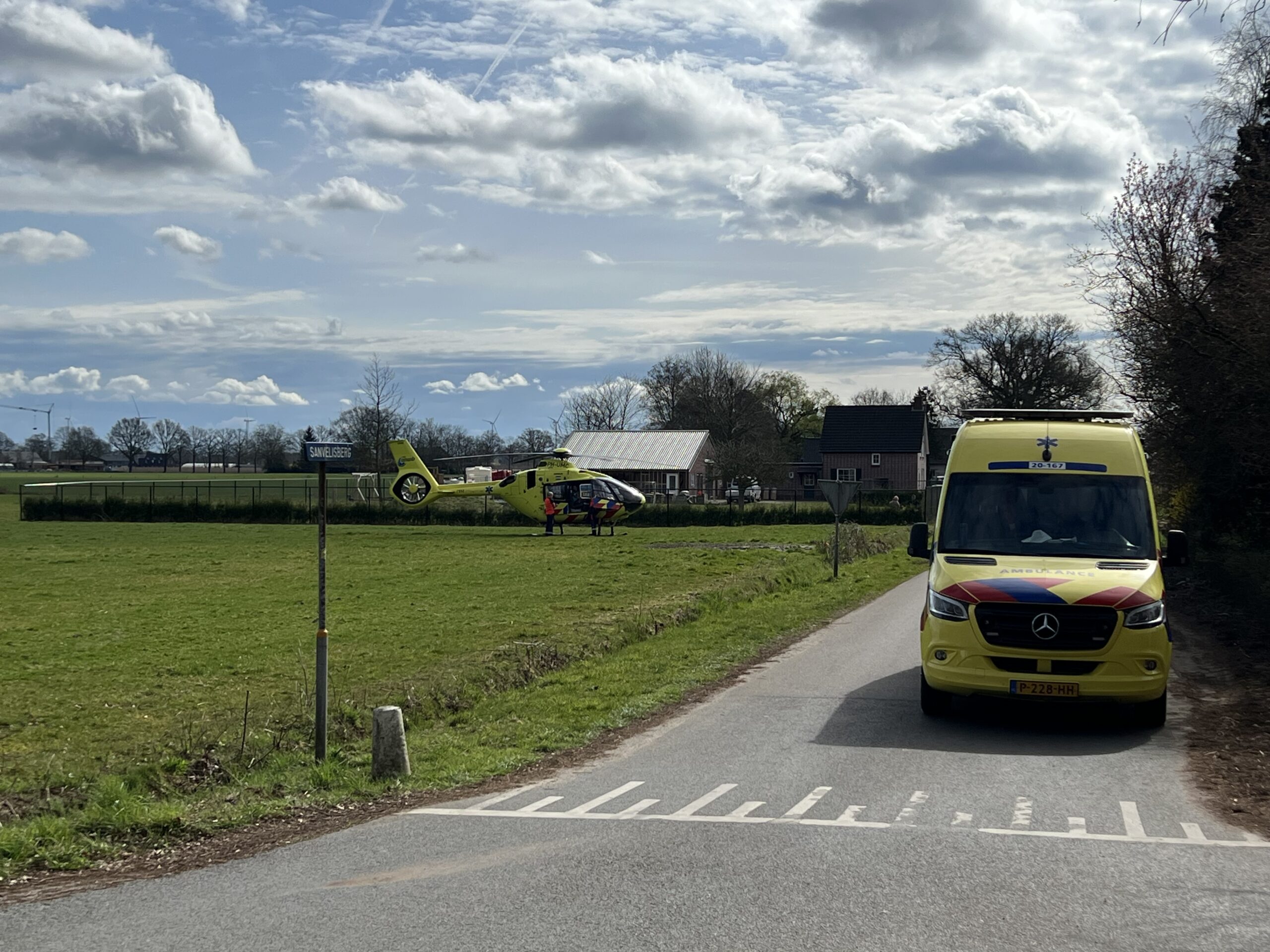 Traumahelikopter ingezet na val fietser