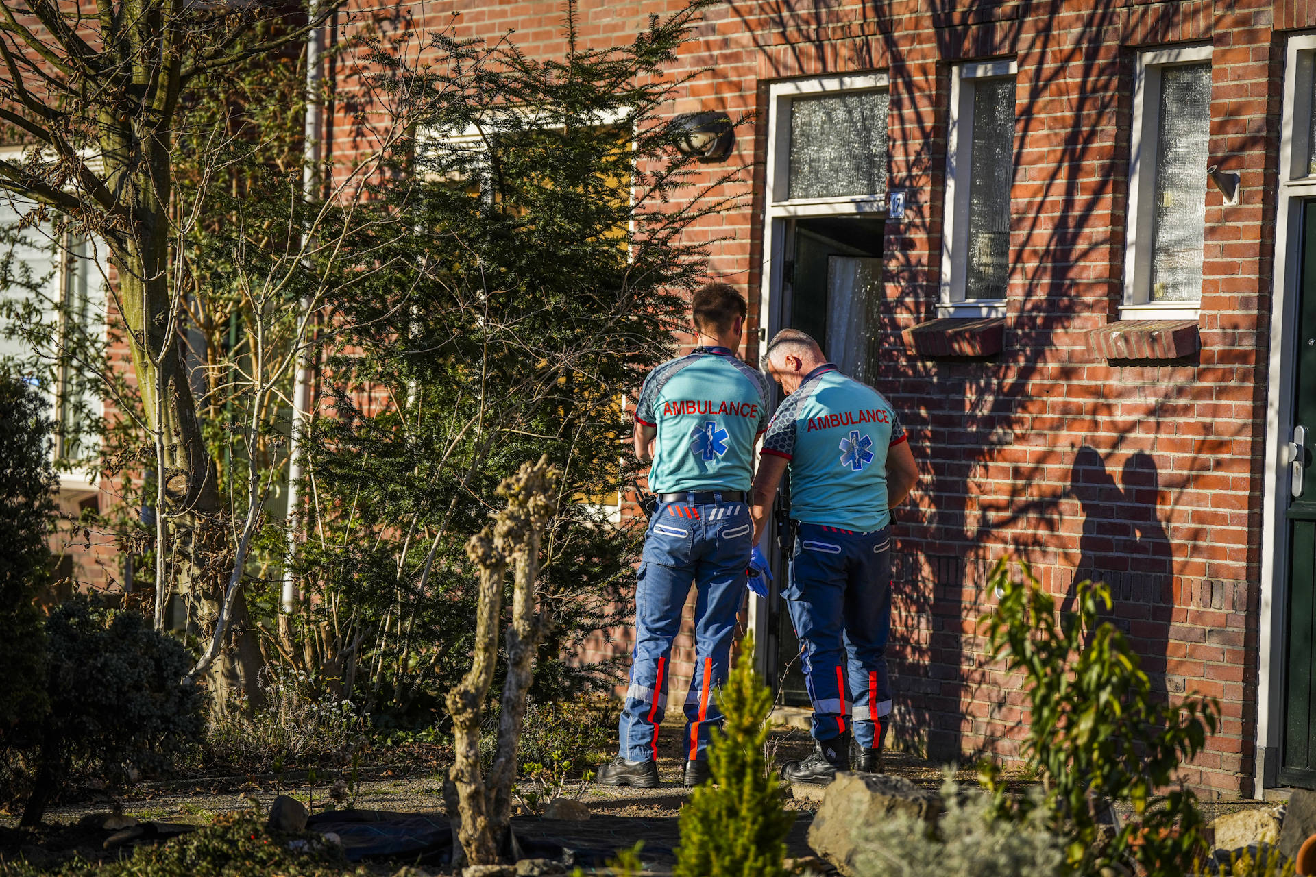 Man gewond door steekpartij, verdachte slaat op de vlucht