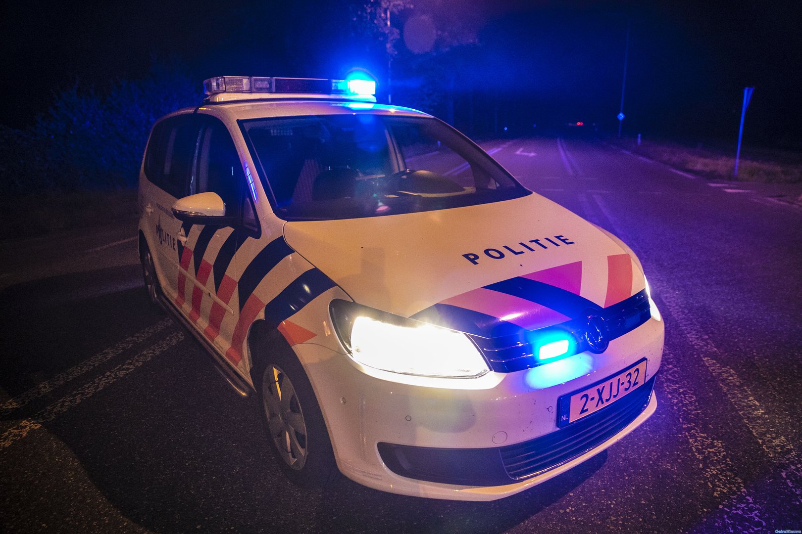 Man rijdt op politie in en springt van brug na achtervolging