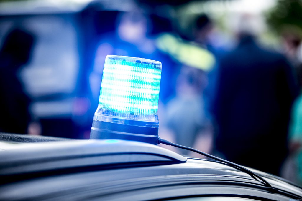 Man richt vermoedelijk vuurwapen op mensen bij McDonald’s