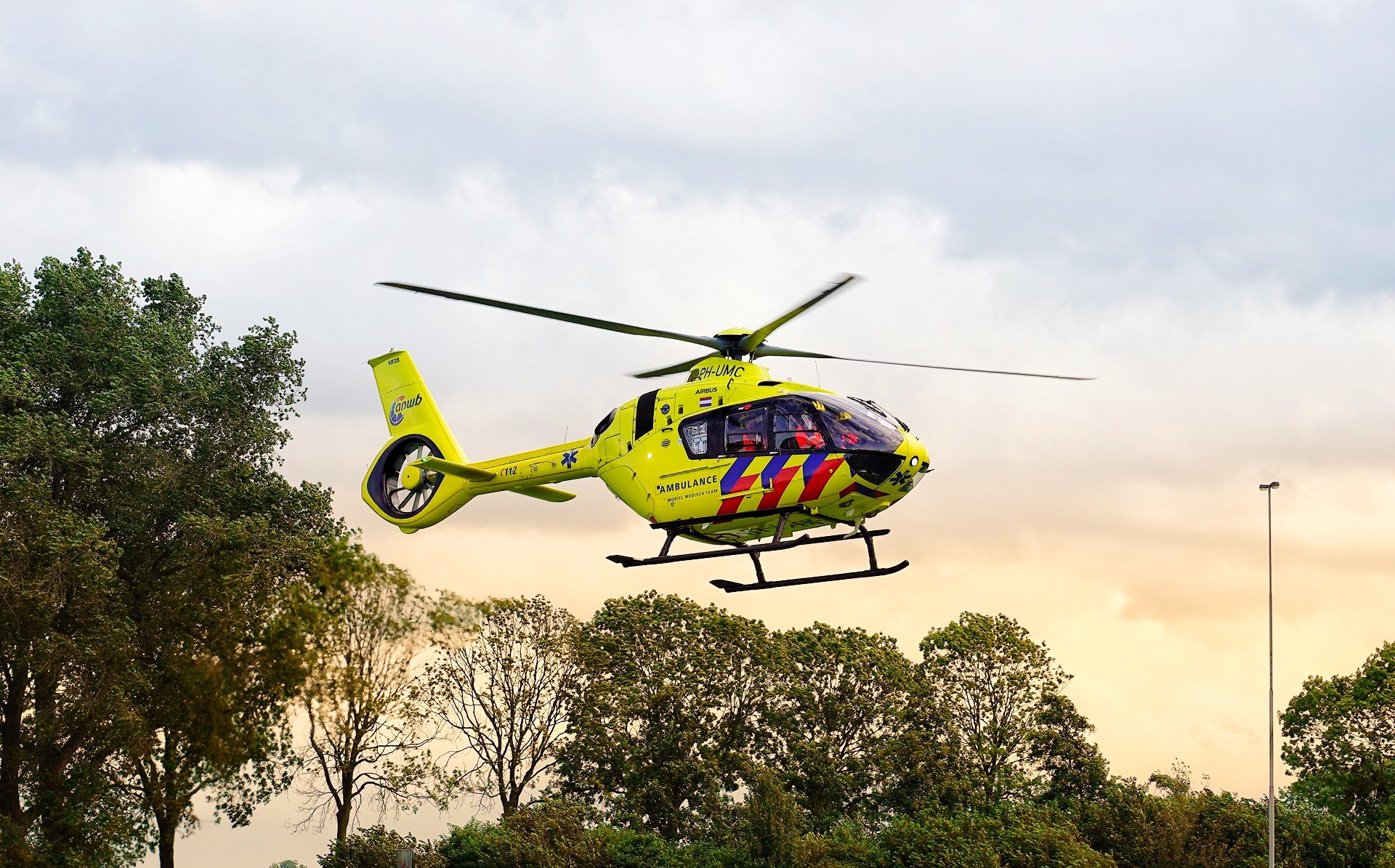 Vrouw overleden na uitslaande woningbrand