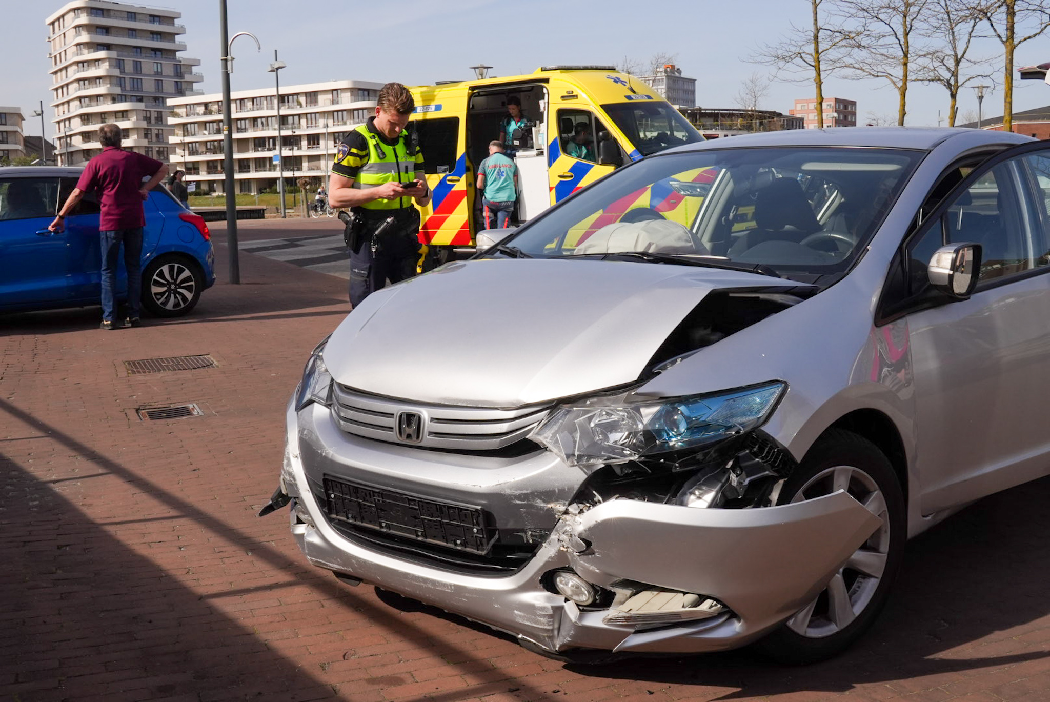 Automobiliste (94) rijdt tegen gevel parkeergarage