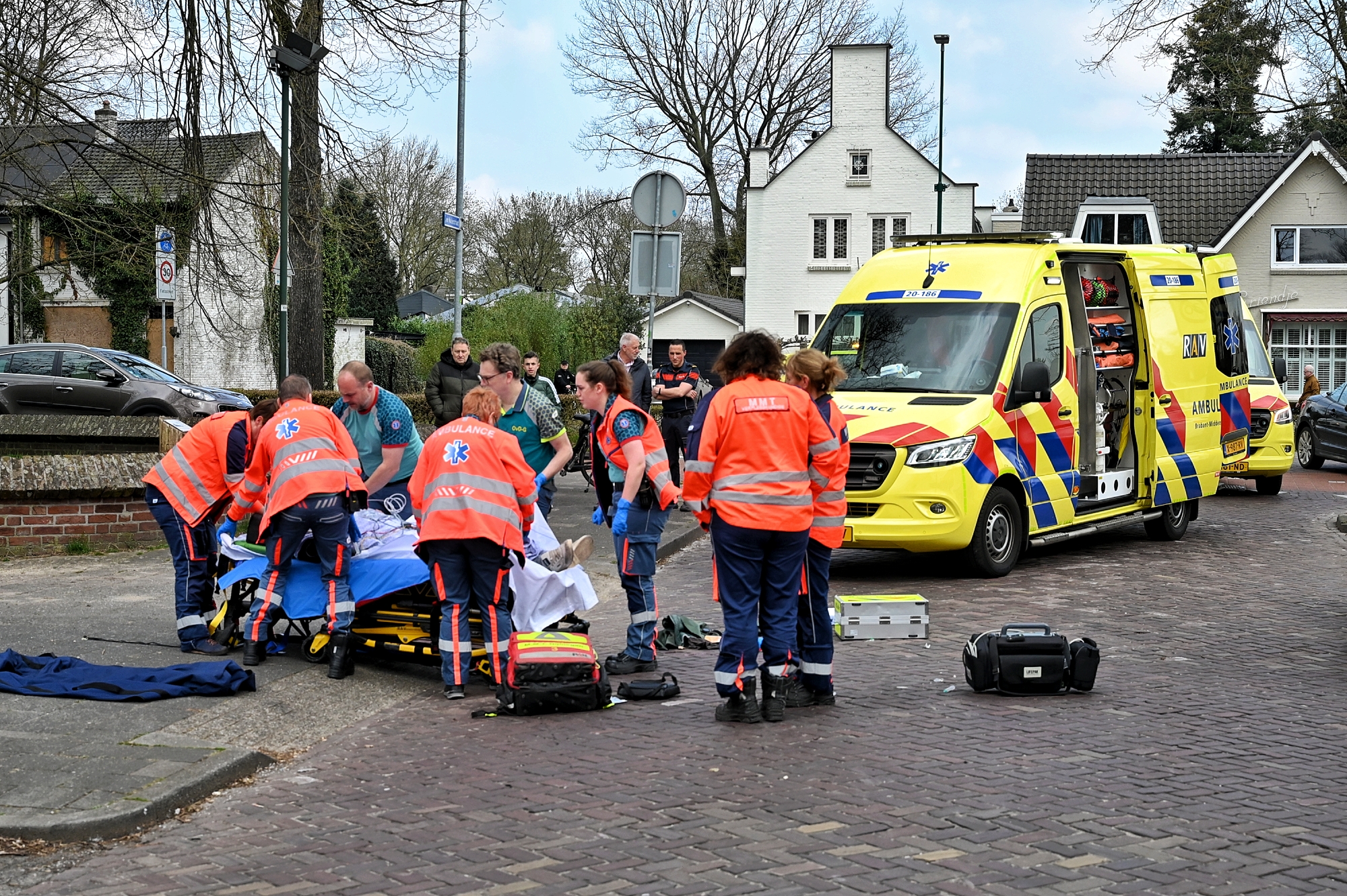 Man ernstig gewond na lancering van elektrische step, traumaheli ter plaatse