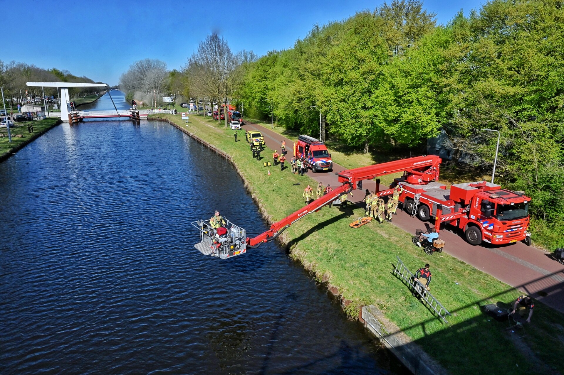 Grote zoekactie naar persoon in het kanaal