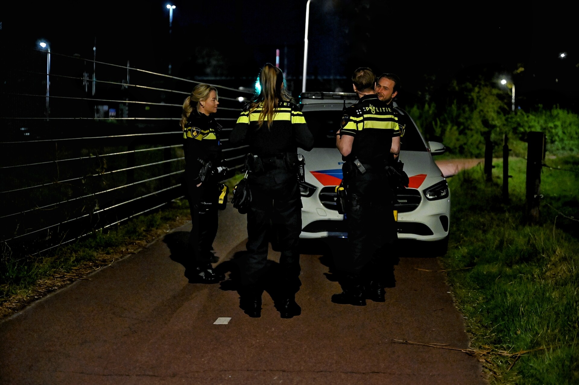 Zwaargewonde man gevonden naast fiets, hulpdiensten massaal ter plaatse