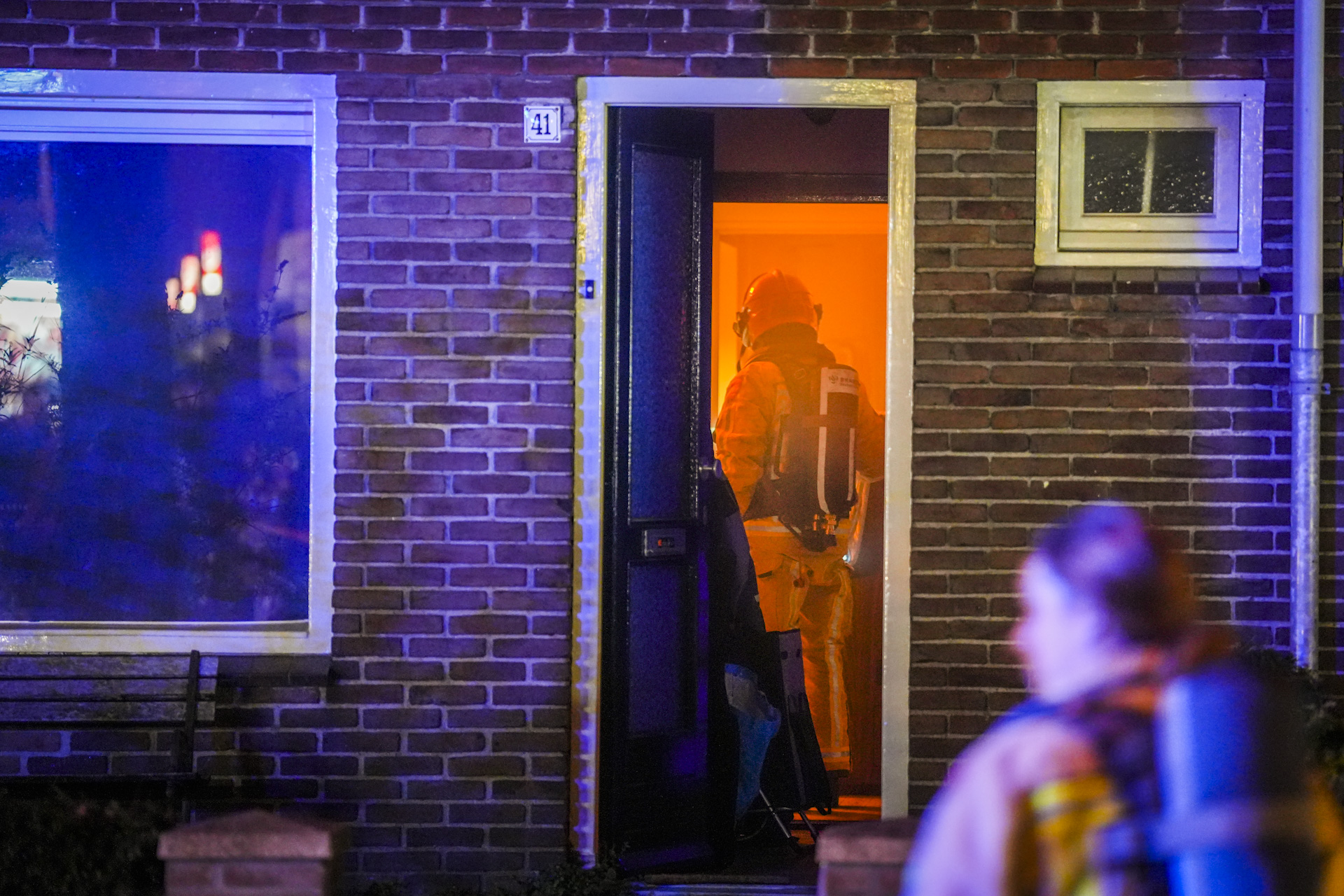Brand in huis: politie grijpt in om bewoners op afstand te houden