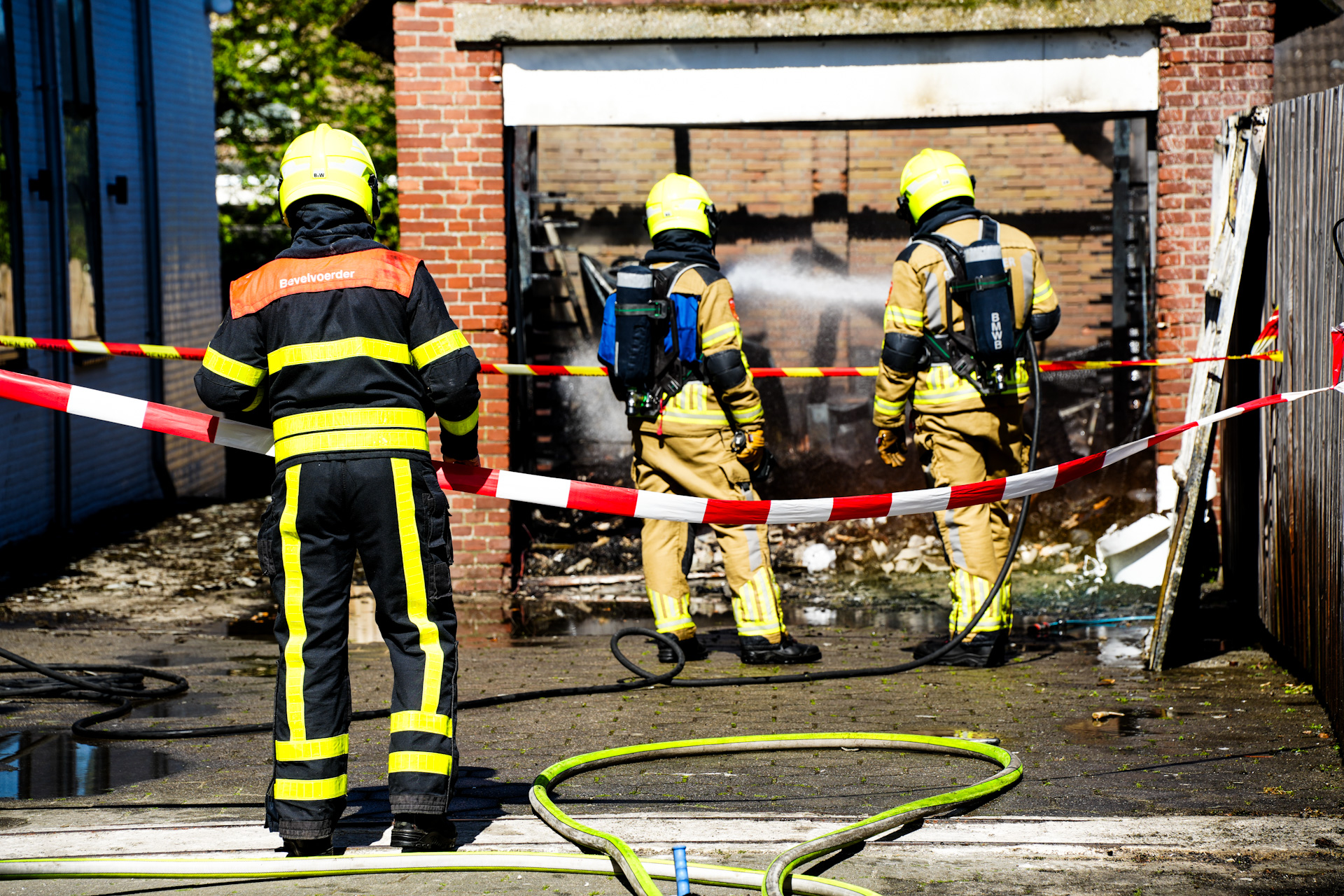 Asbest vrijgekomen bij brand schuur: in zeven tuinen terechtgekomen