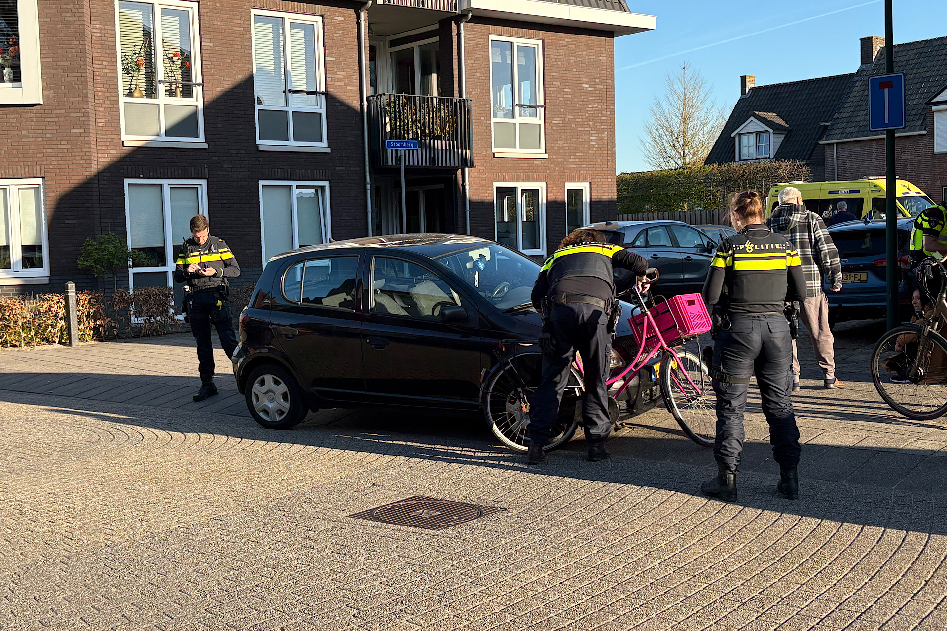 Meisje op fiets aangereden door auto