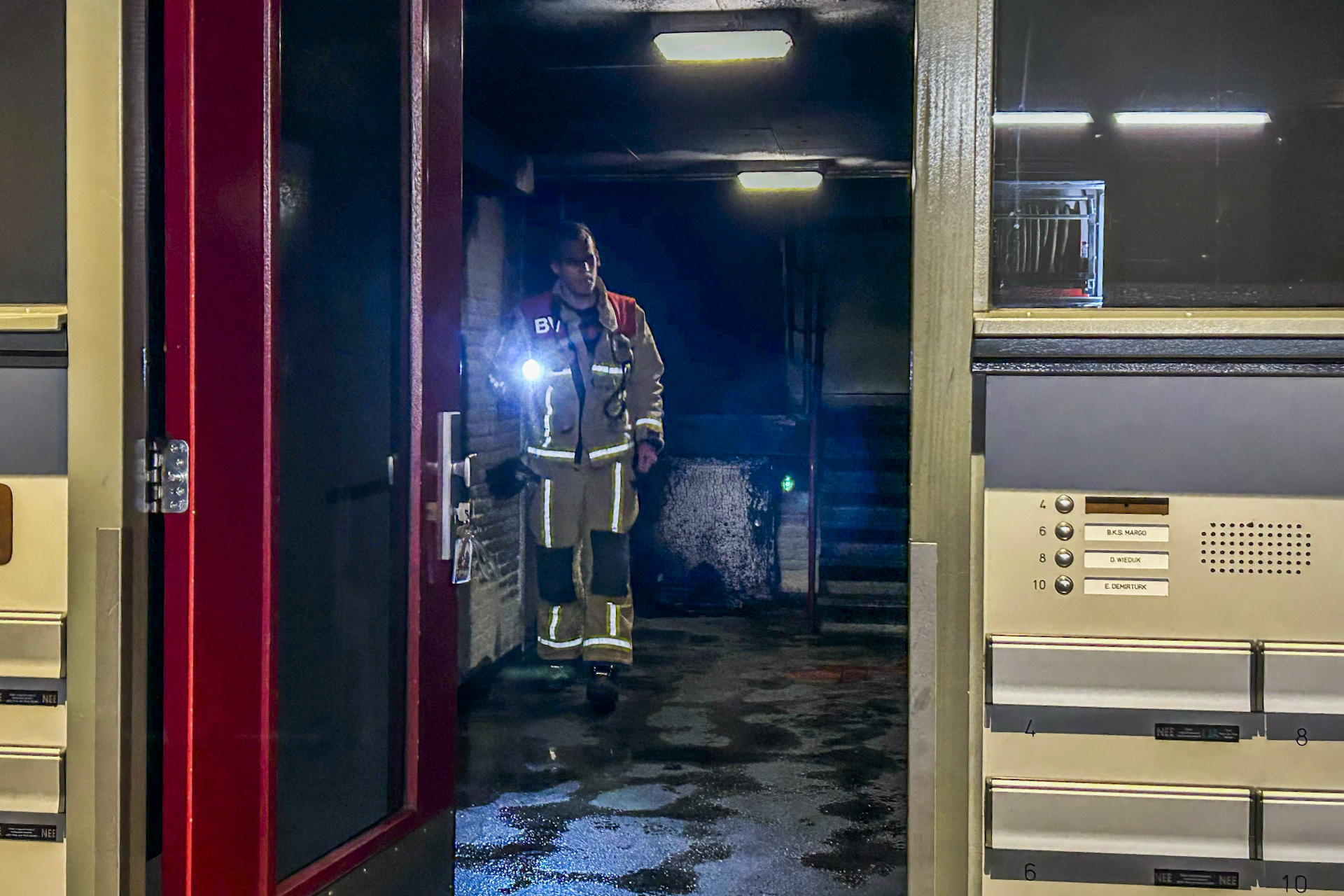 Acht appartementen ontruimd door brand in trappenhal