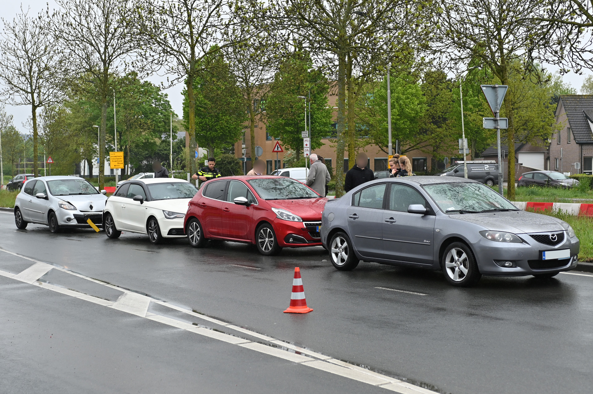 Kop-staartbotsing met vier voertuigen leidt tot verkeershinder