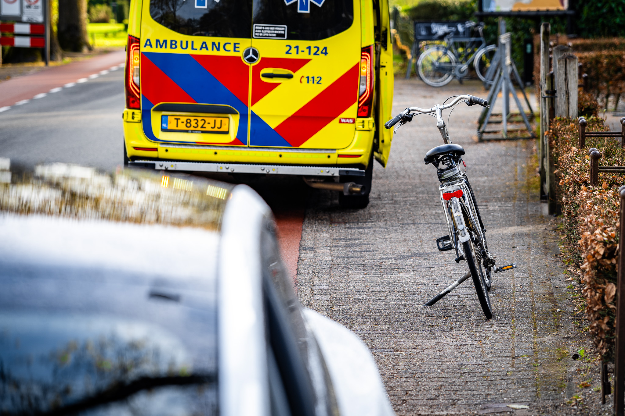 Fietser naar ziekenhuis na mogelijk ongeval met Tesla