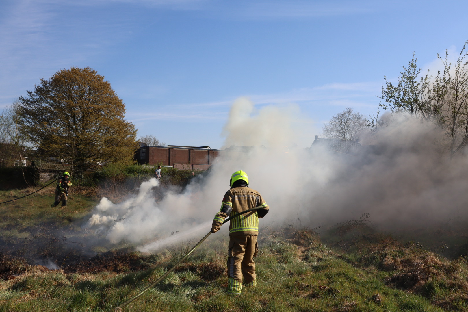 Veel rookontwikkeling door buitenbrand