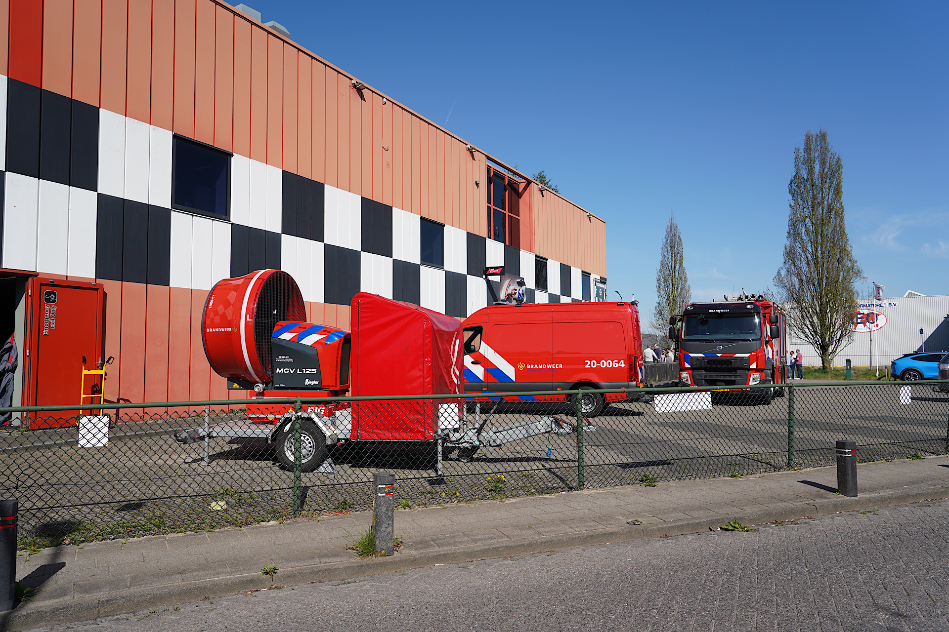 Kartaccu vliegt in brand bij kartbaan, pand ontruimd