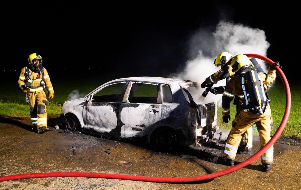 Gestolen auto gaat in vlammen op in buitengebied