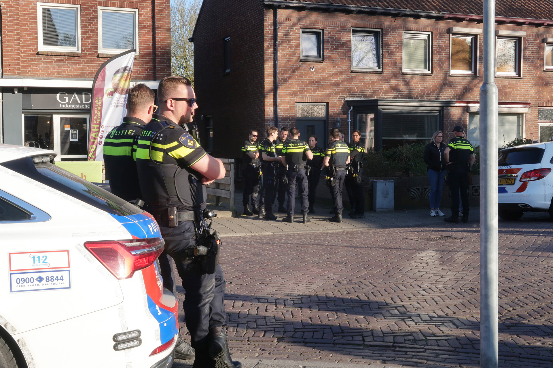 Politie brengt man in veiligheid tijdens conflict