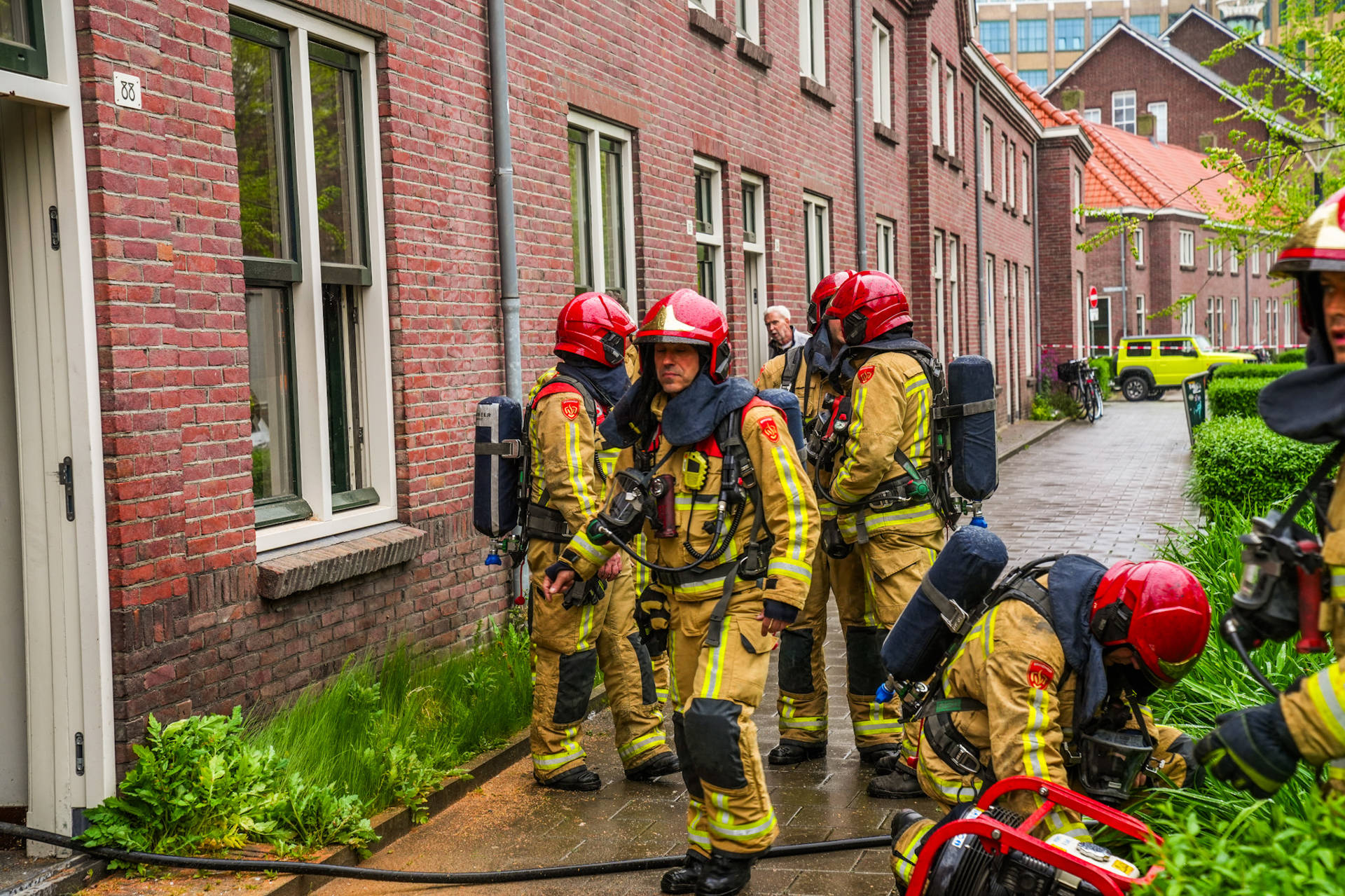 Bewoner gered uit brandende woning