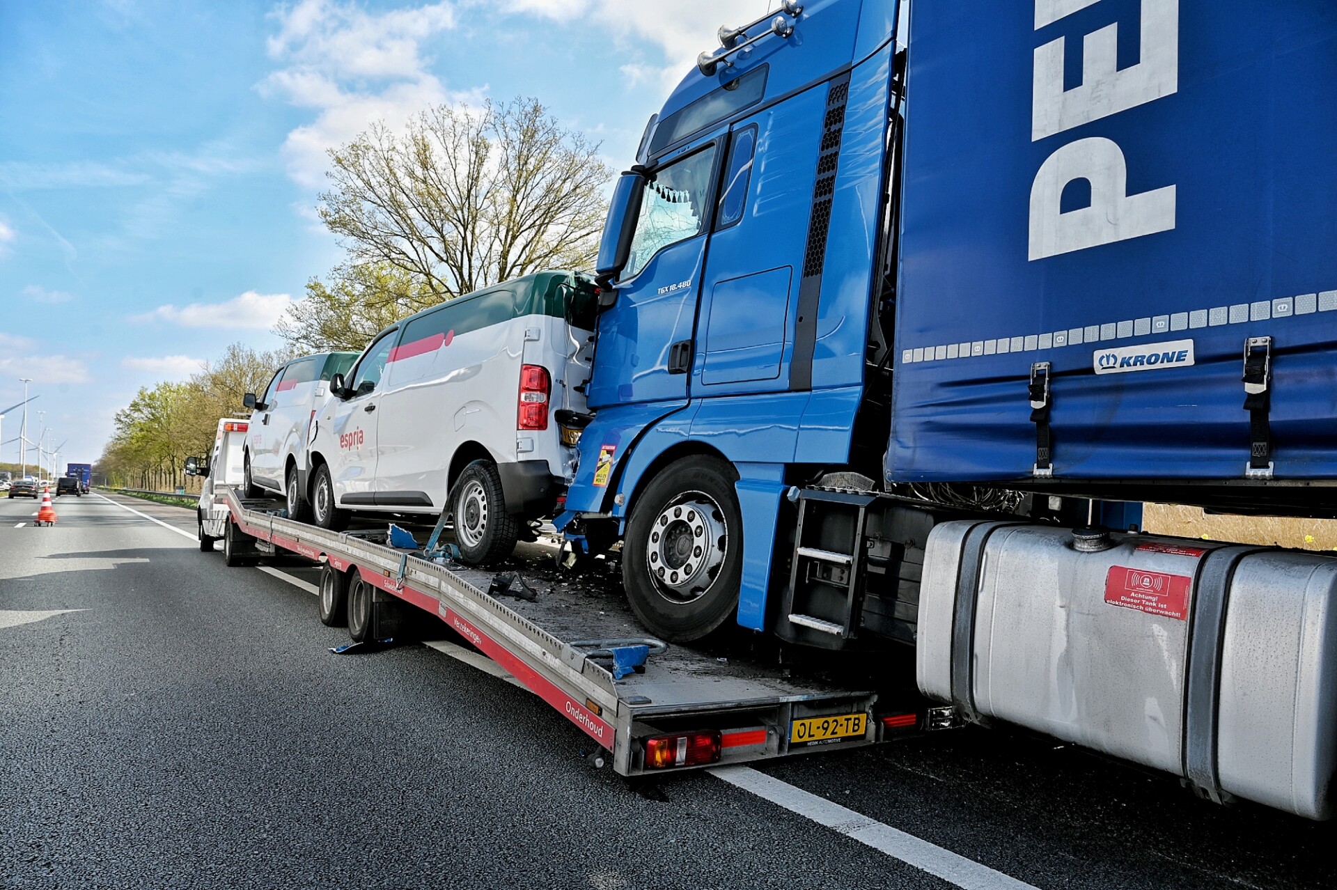 Flinke file door ongeval met vrachtwagen