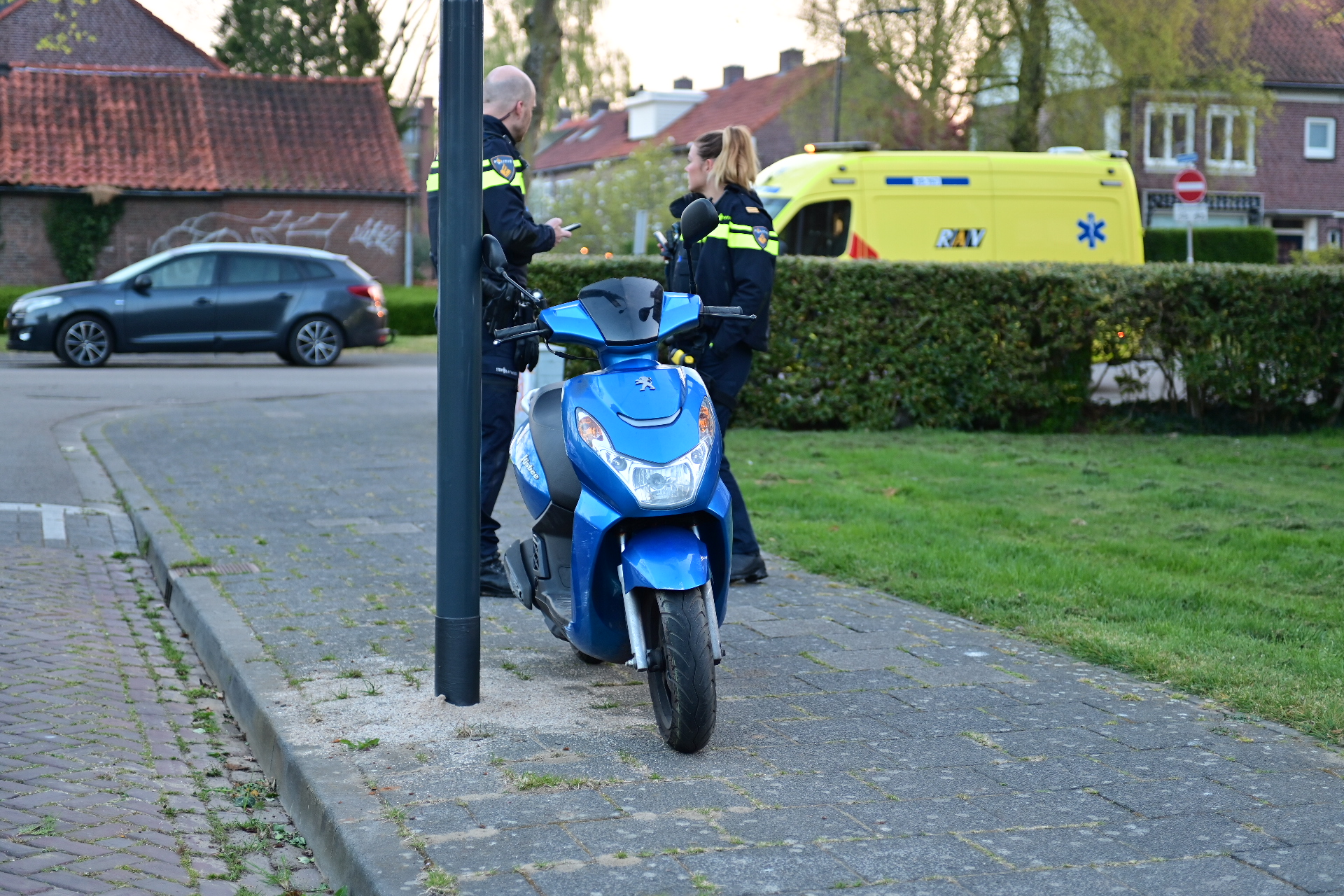 Scooterrijder gewond na aanrijding met auto